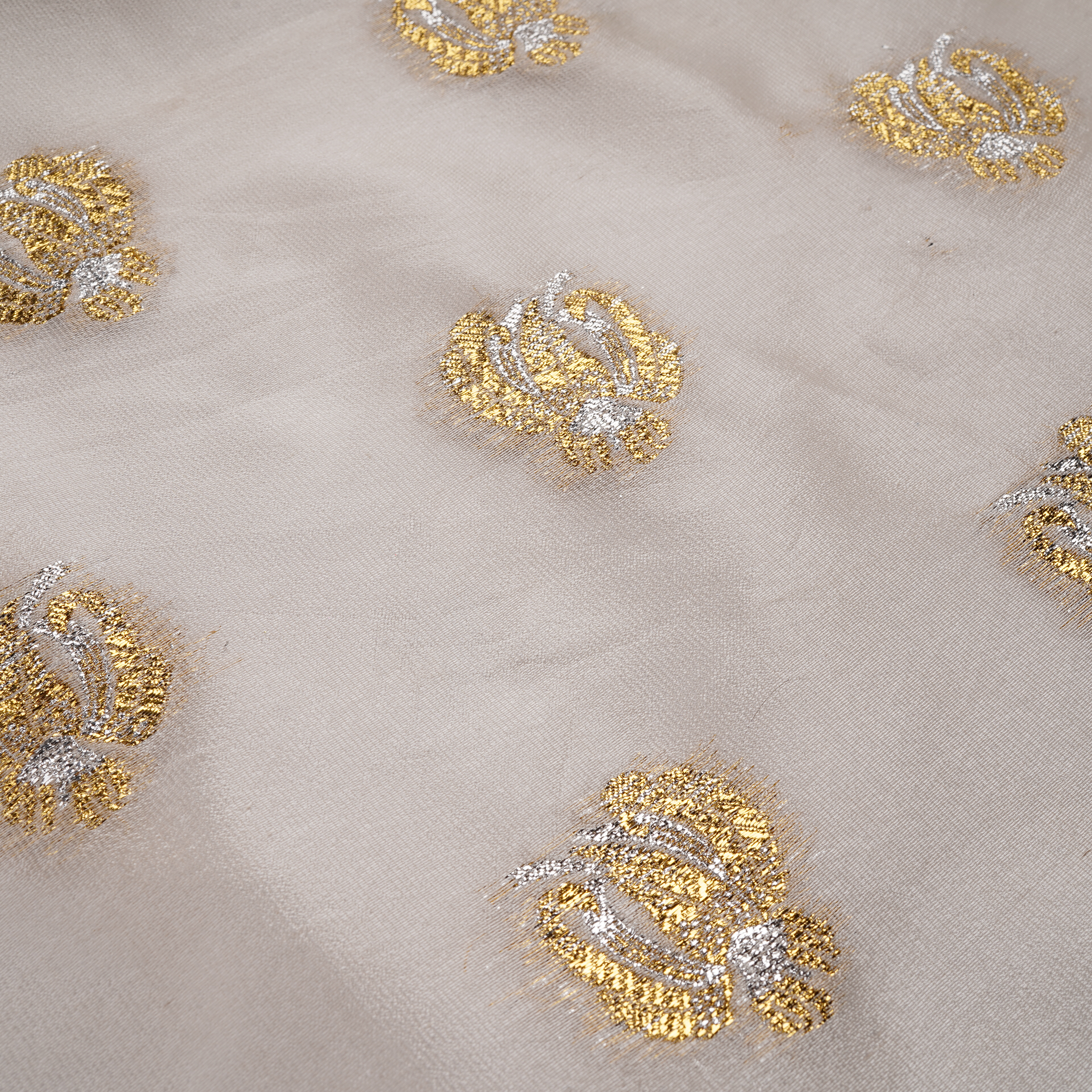 Zarvaan – Sheesha Self with Buti