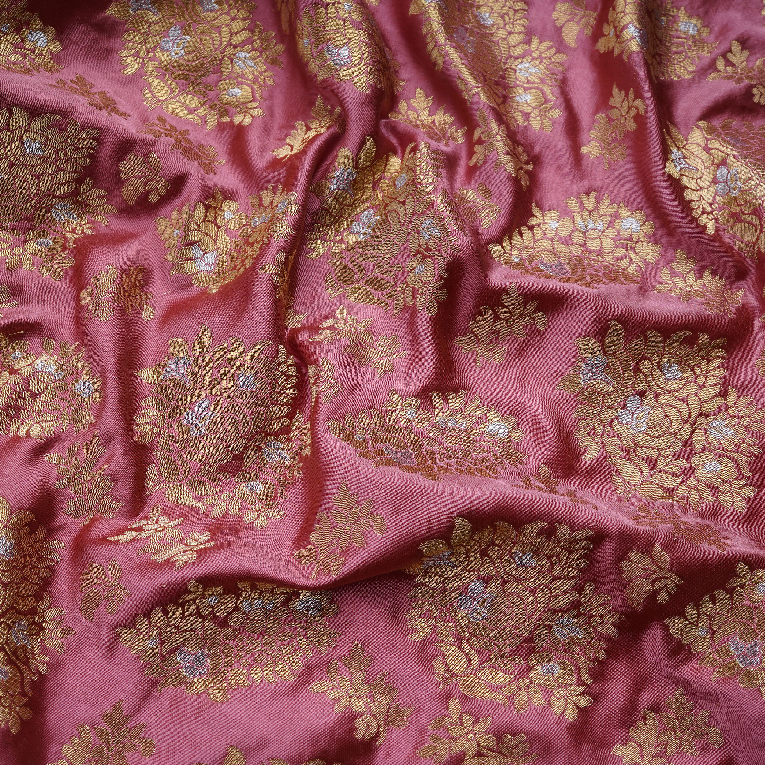 Zebaar – Pure Katan Satin Floral Bunch