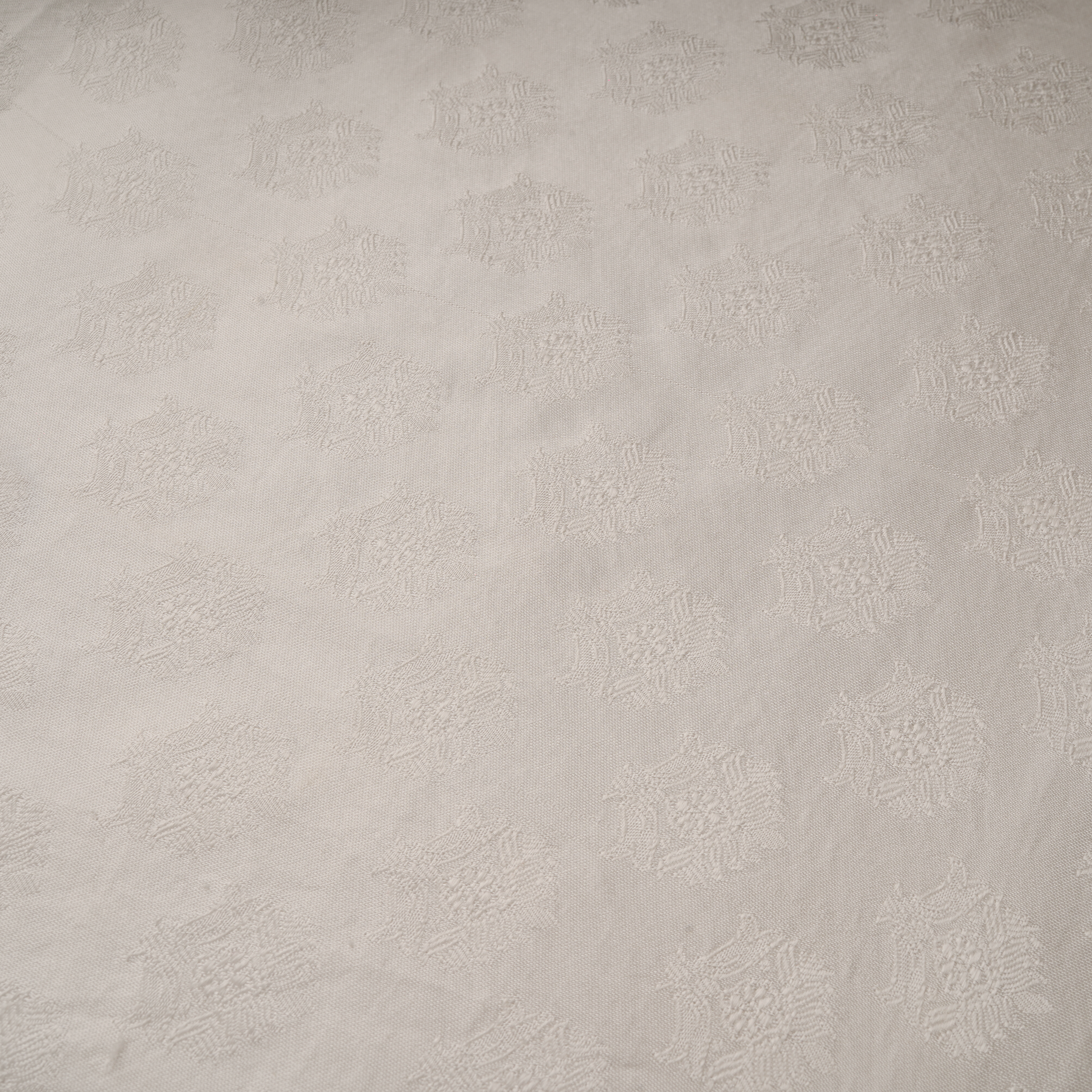 Mehr-e-Tanveer – Pure katan Self Jamawar with Bunch Motifs