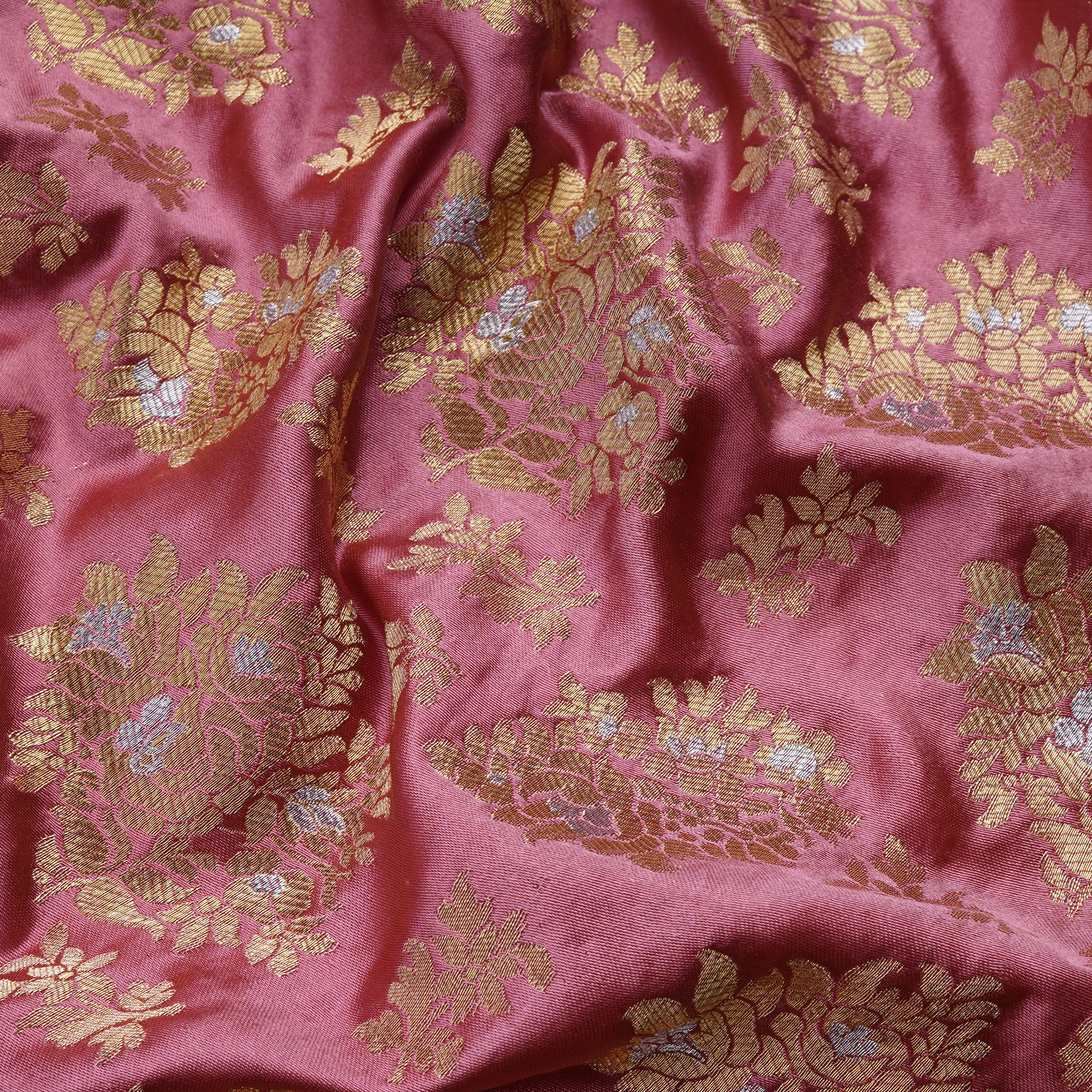 Zebaar – Pure Katan Satin Floral Bunch