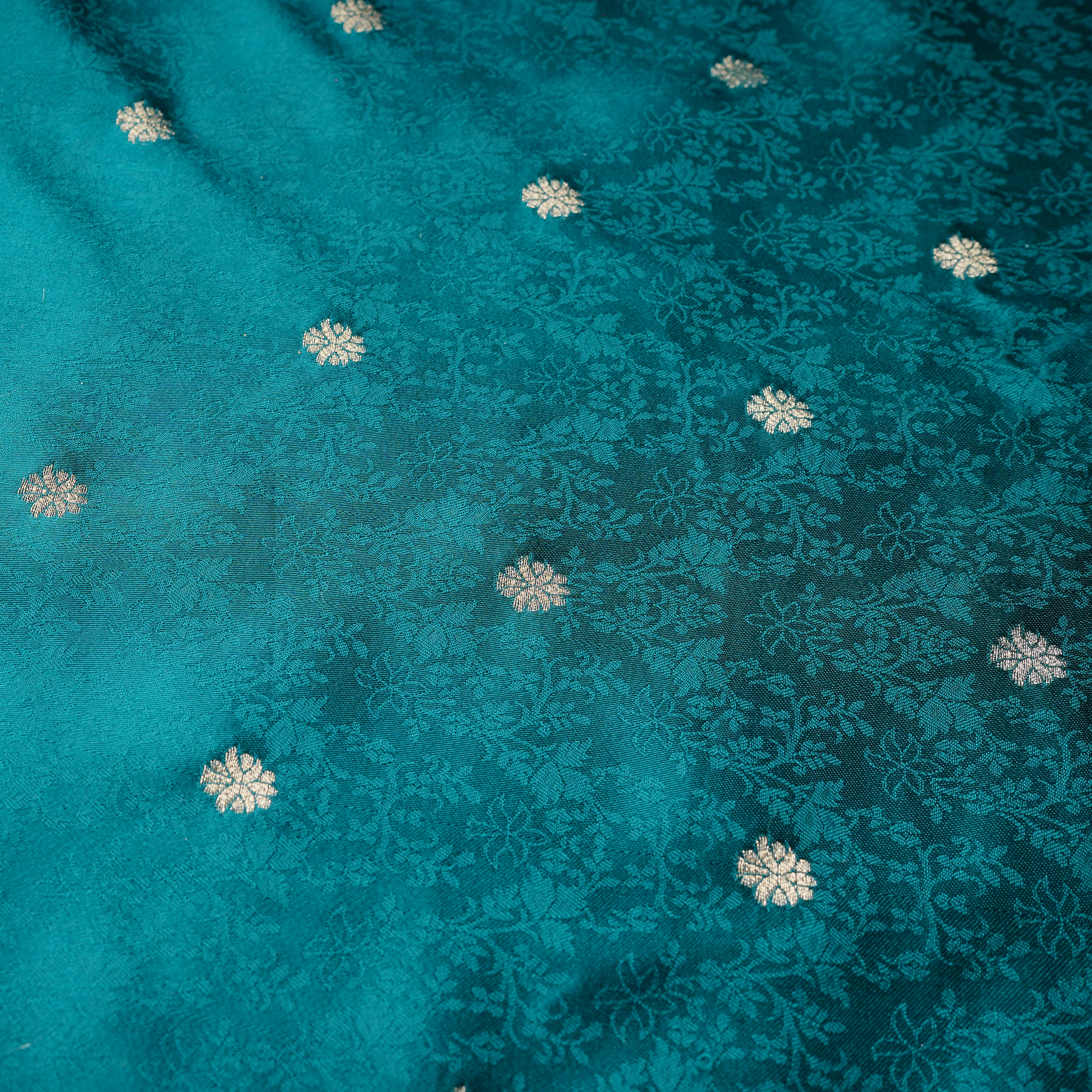 Zar-e-Khushbu – Pure Self Jamawar (Yarn Dyed | Golden Zari Buti)