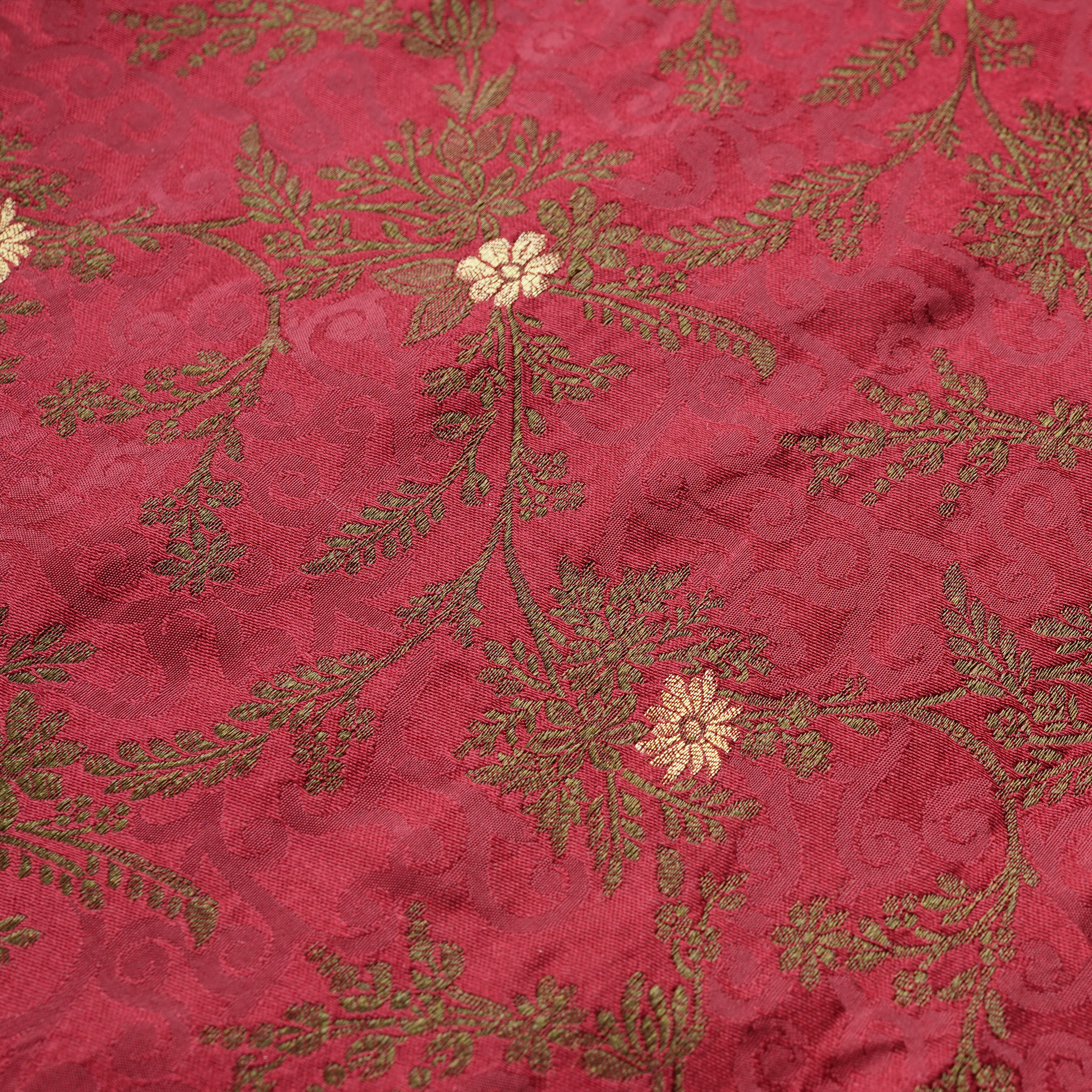 Gul-e-Rangrez – Pure Satin (Yarn Dyed | 2-Color Thread | Floral Jaal with Golden Zari)