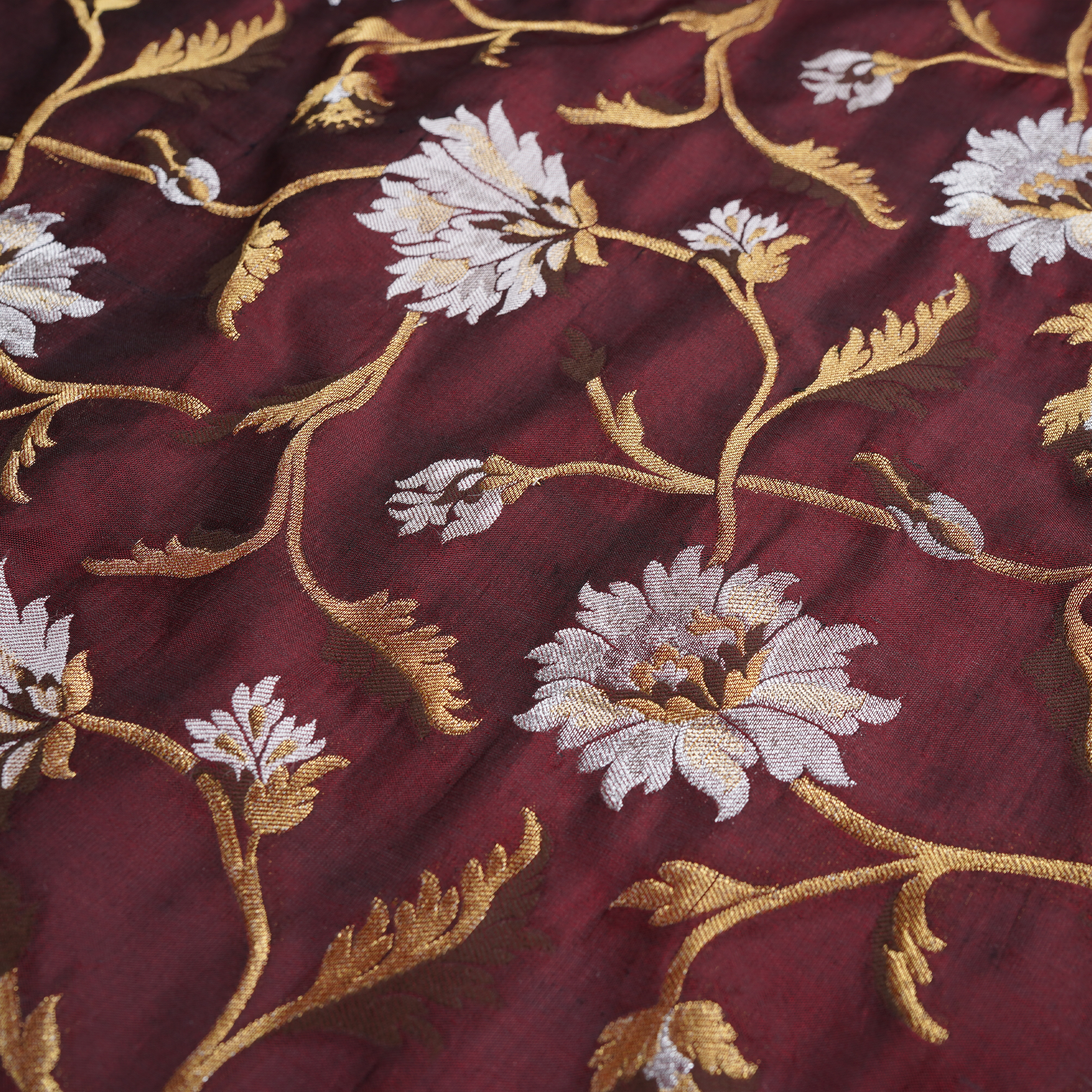 Rang-e-Shumar– Pure Katan Poth (Yarn Dyed | Floral Jaal | 4-Color Thread | Golden & Silver Zari)