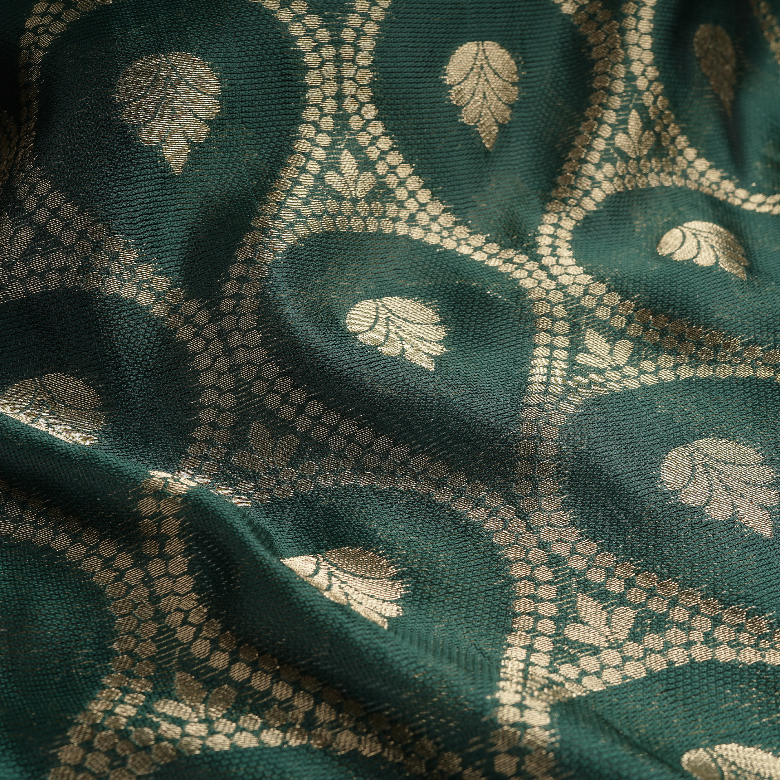 Shehnai – Loom Net Fabric with Golden Zari Bunch