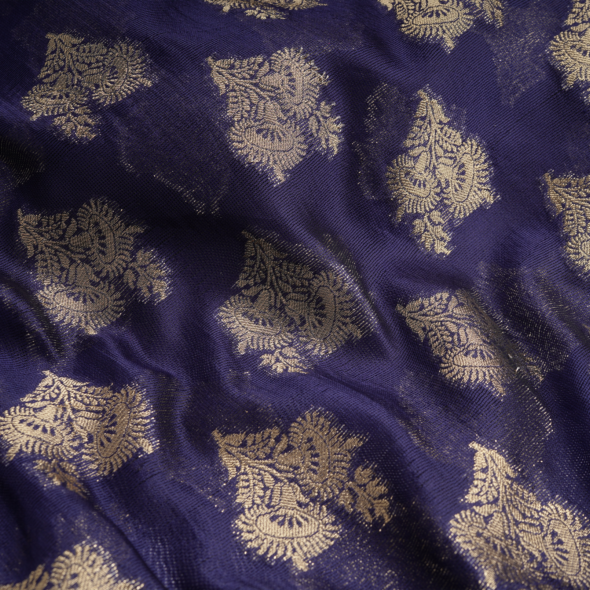 Mehwar – Loom Net Fabric with Golden Zari Bunch