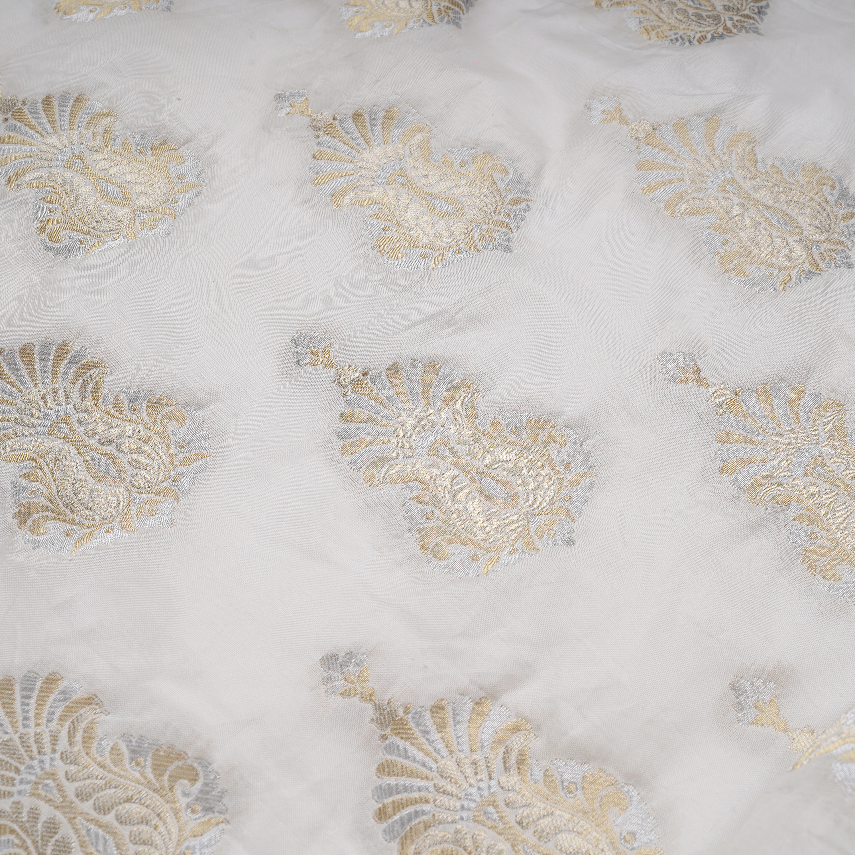 Tajdar-e-Naksh – Pure Katan (Mughal Taj Bunch | 3-Color Thread | Golden & Silver Zari)