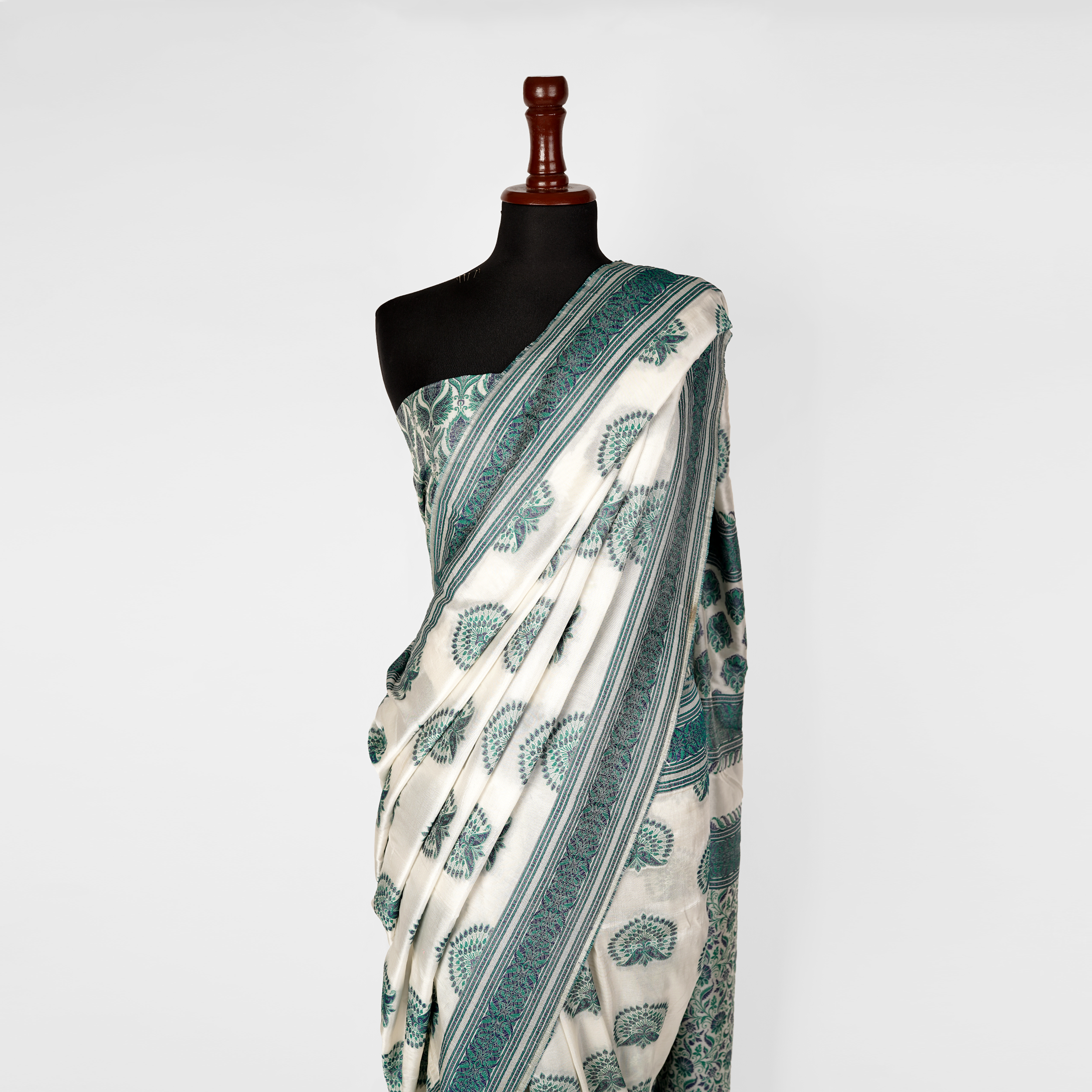 'Hania' – Peacock Bunch & Pattern Border Saree