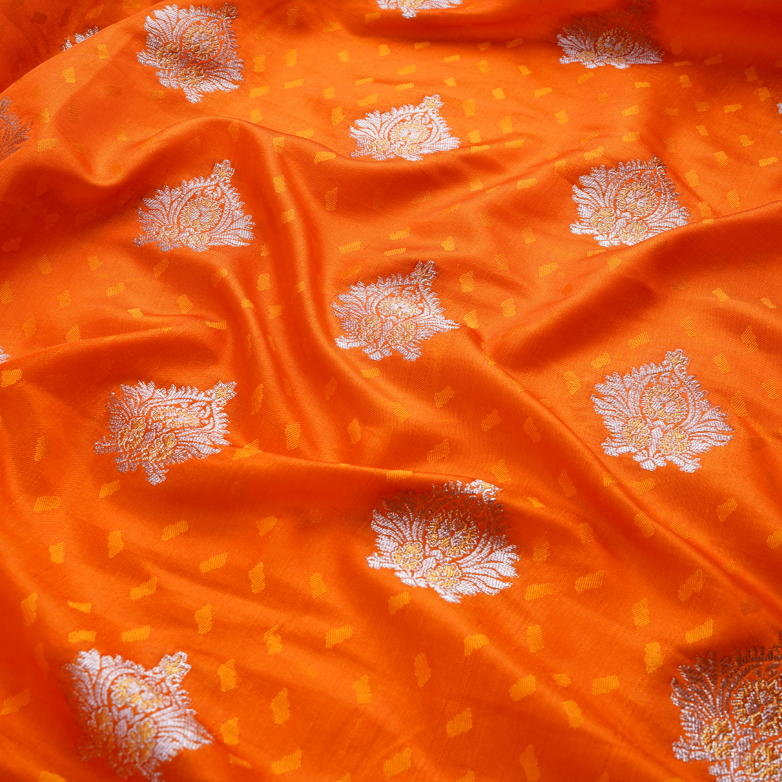 Tehreez – Self Jamawar Satin Tehra with Mughal Bunch