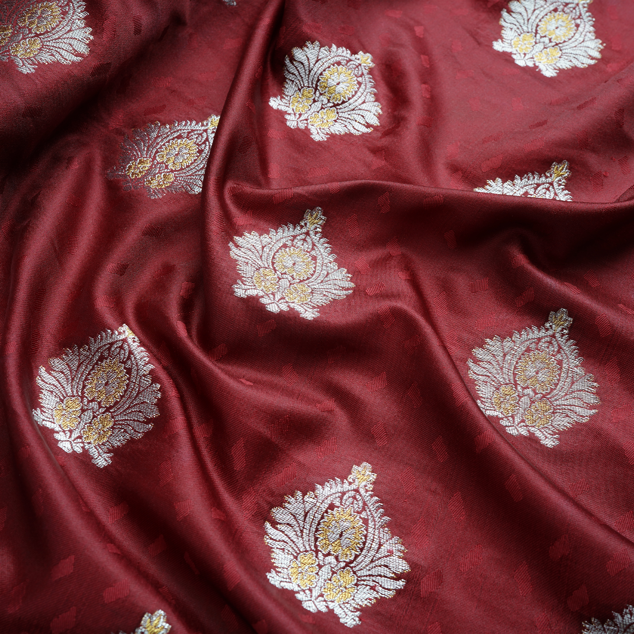 Tehreez – Self Jamawar Satin Tehra with Mughal Bunch