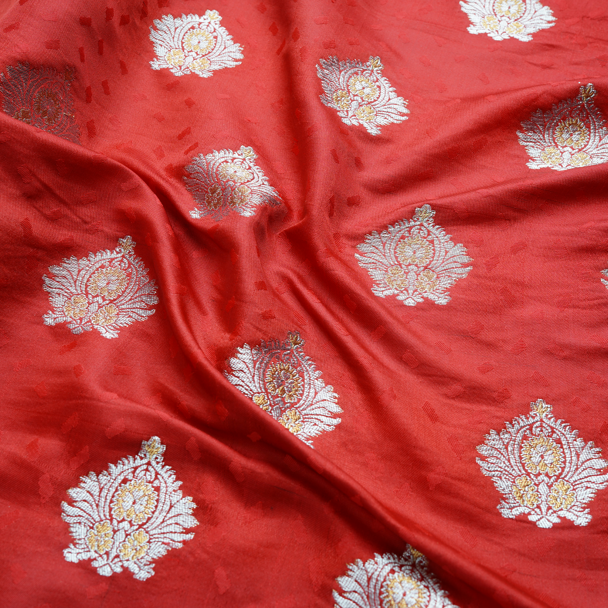 Tehreez – Self Jamawar Satin Tehra with Mughal Bunch