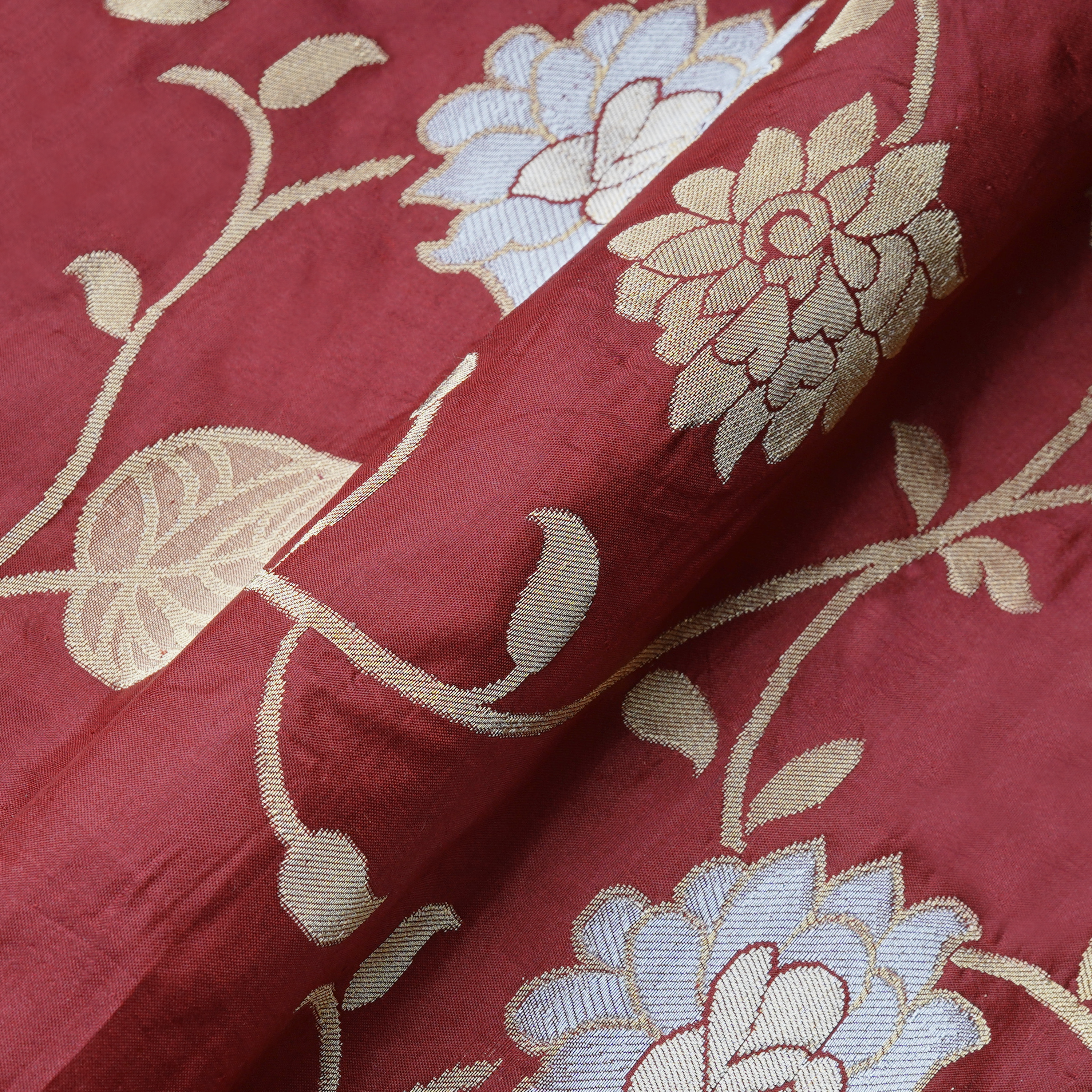 Rang-e-Nafees – Pure Katan Poth (Yarn Dyed | Floral Jaal | 4-Color Thread | Golden & Silver Zari)