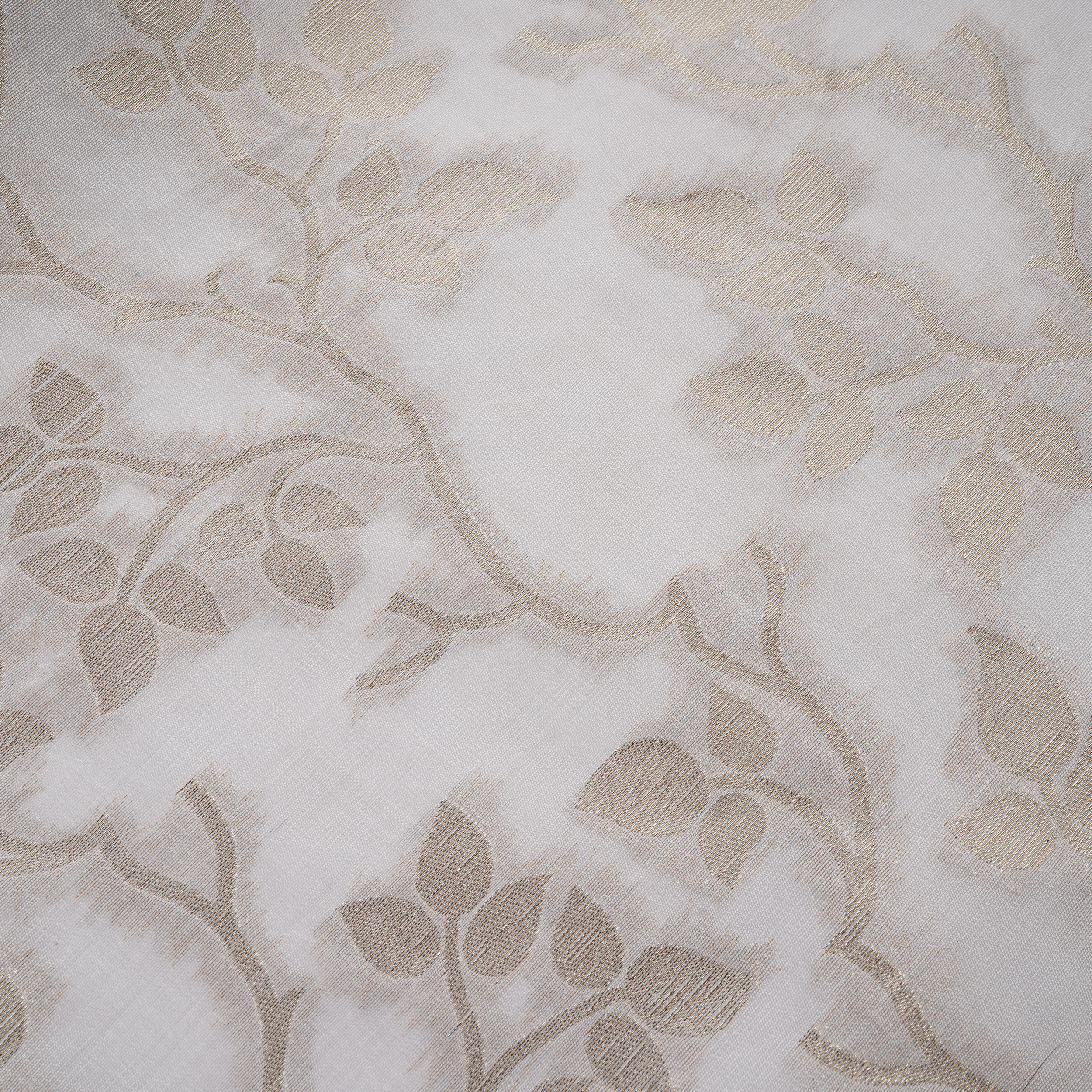 Arjhan – Pure Leaves Jaal White Sheesha Silk