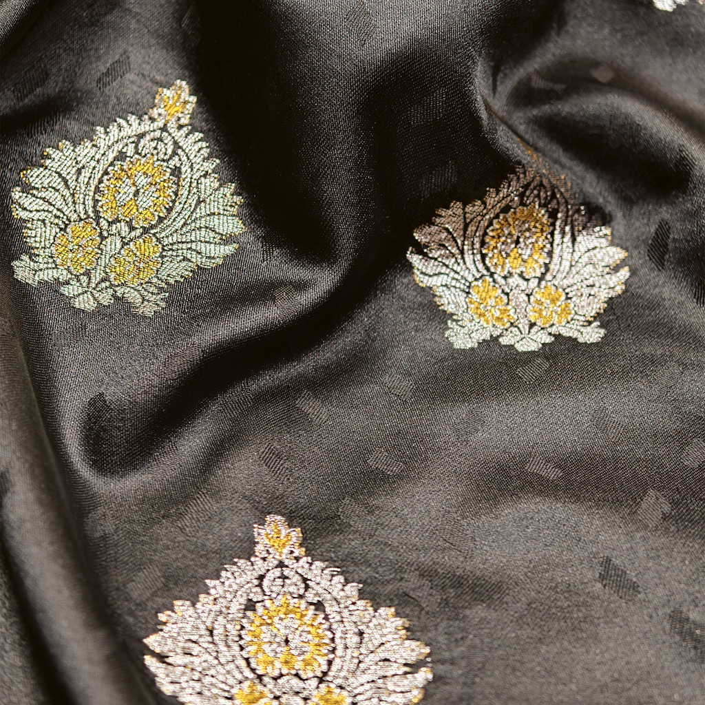 Tehreez – Self Jamawar Satin Tehra with Mughal Bunch