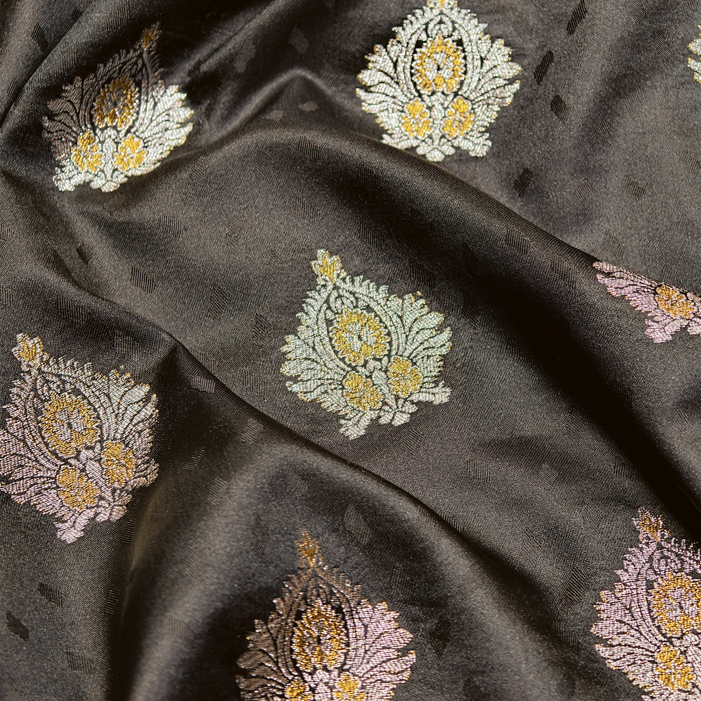 Tehreez – Self Jamawar Satin Tehra with Mughal Bunch