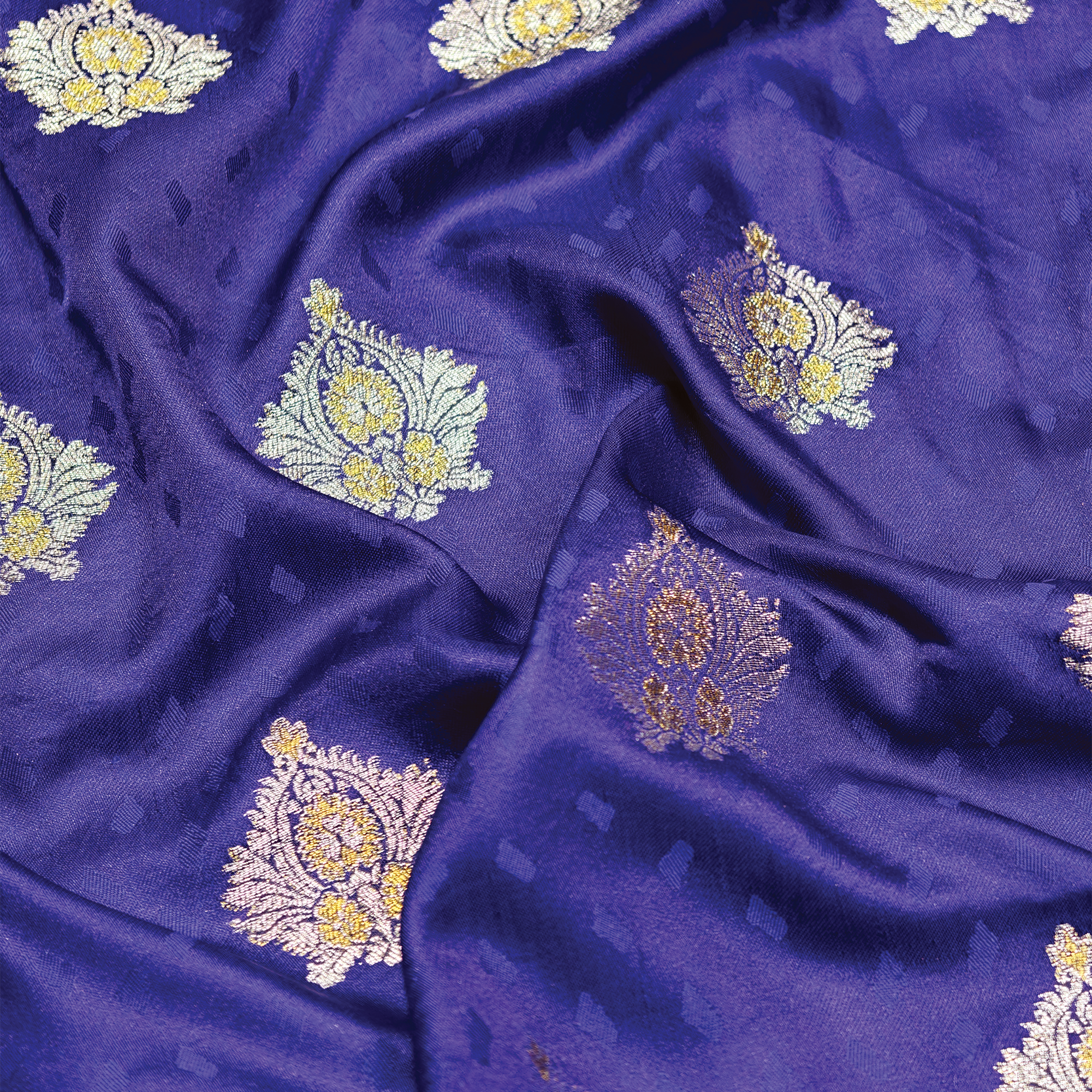 Tehreez – Self Jamawar Satin Tehra with Mughal Bunch