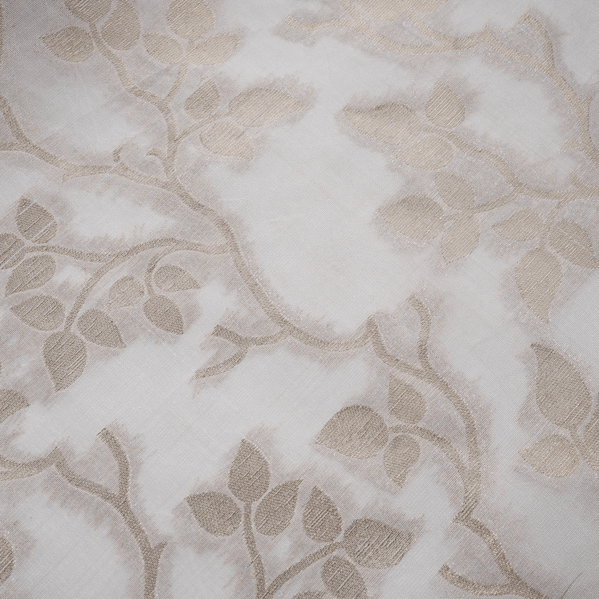 Arjhan – Pure Leaves Jaal White Sheesha Silk - Zahra Maham