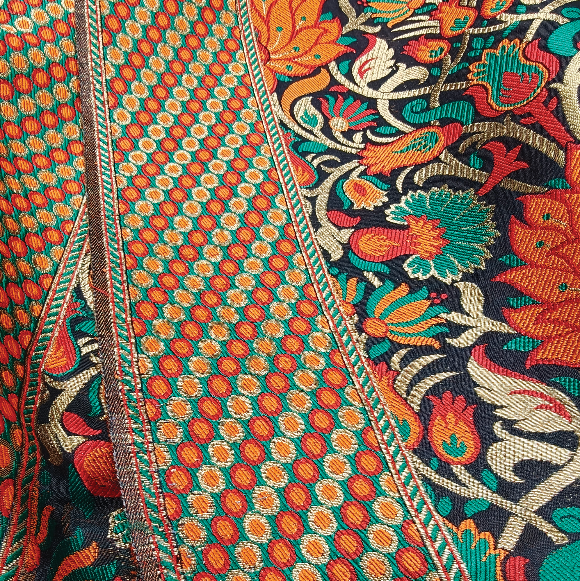 Lalzar-e-Gul – Satin Jamawar Kamkhwab with Floral Art Borders