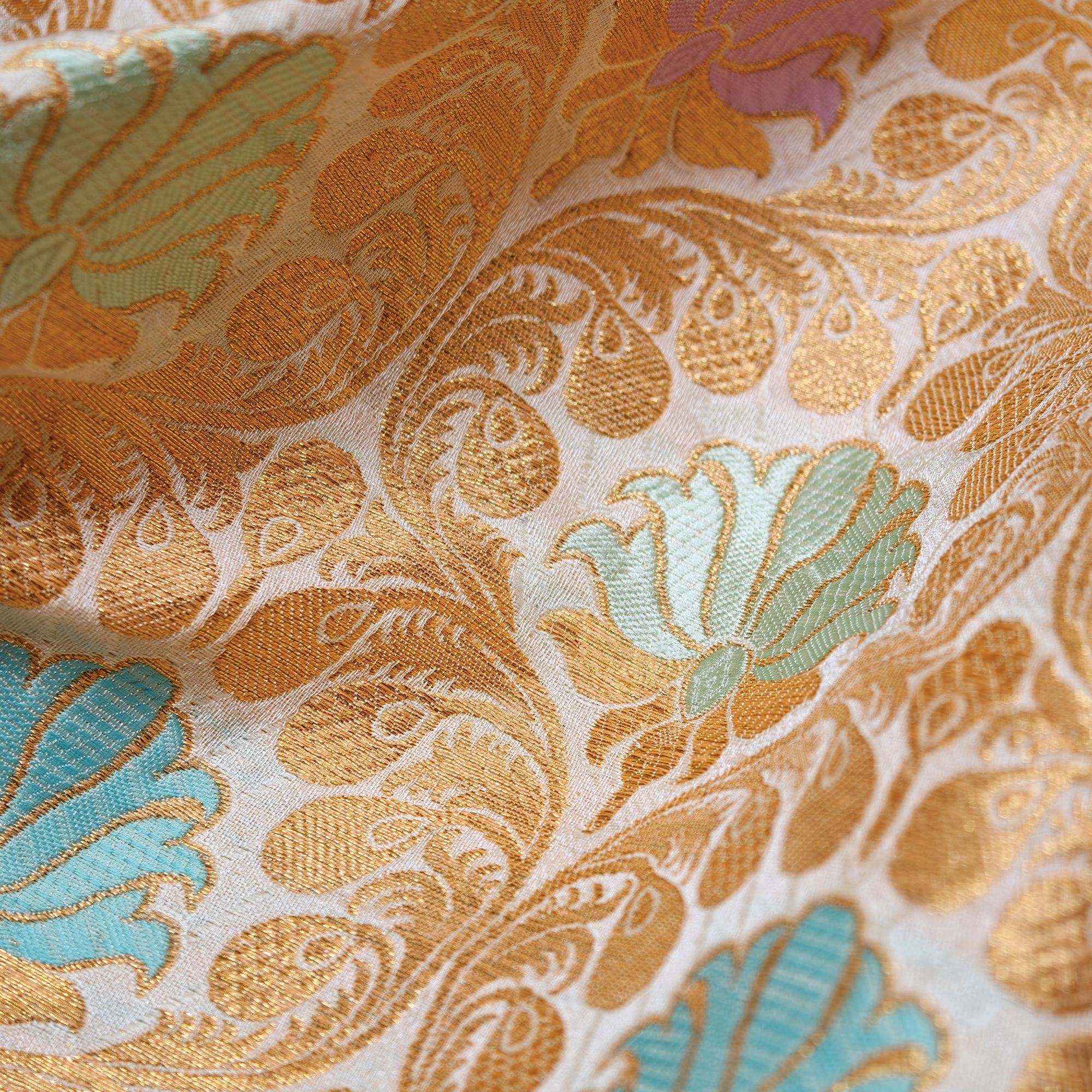 Nashkaar Kamkhwab – Satin Kamkhwab Mughal Floral Jaal