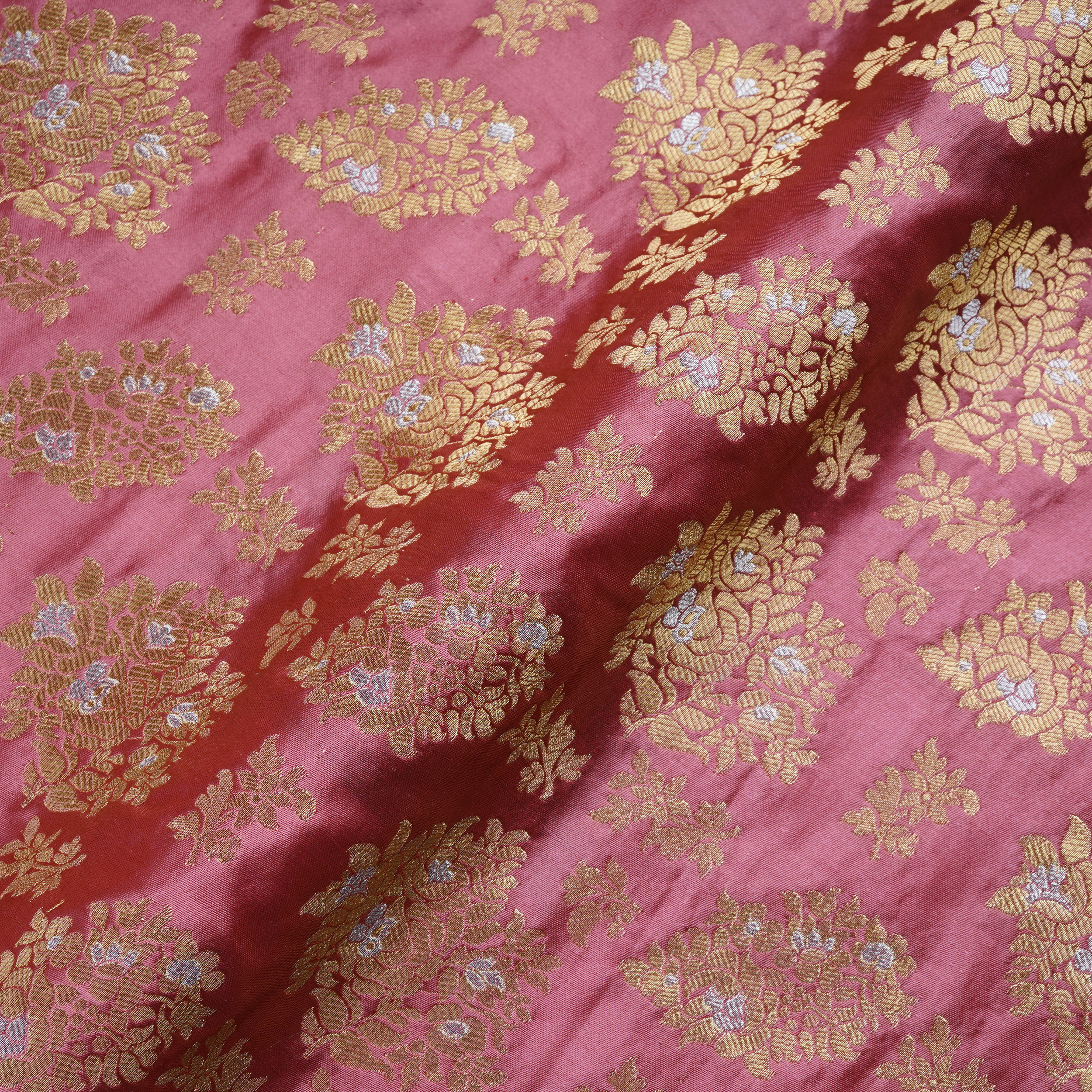 Zebaar – Pure Katan Satin Floral Bunch