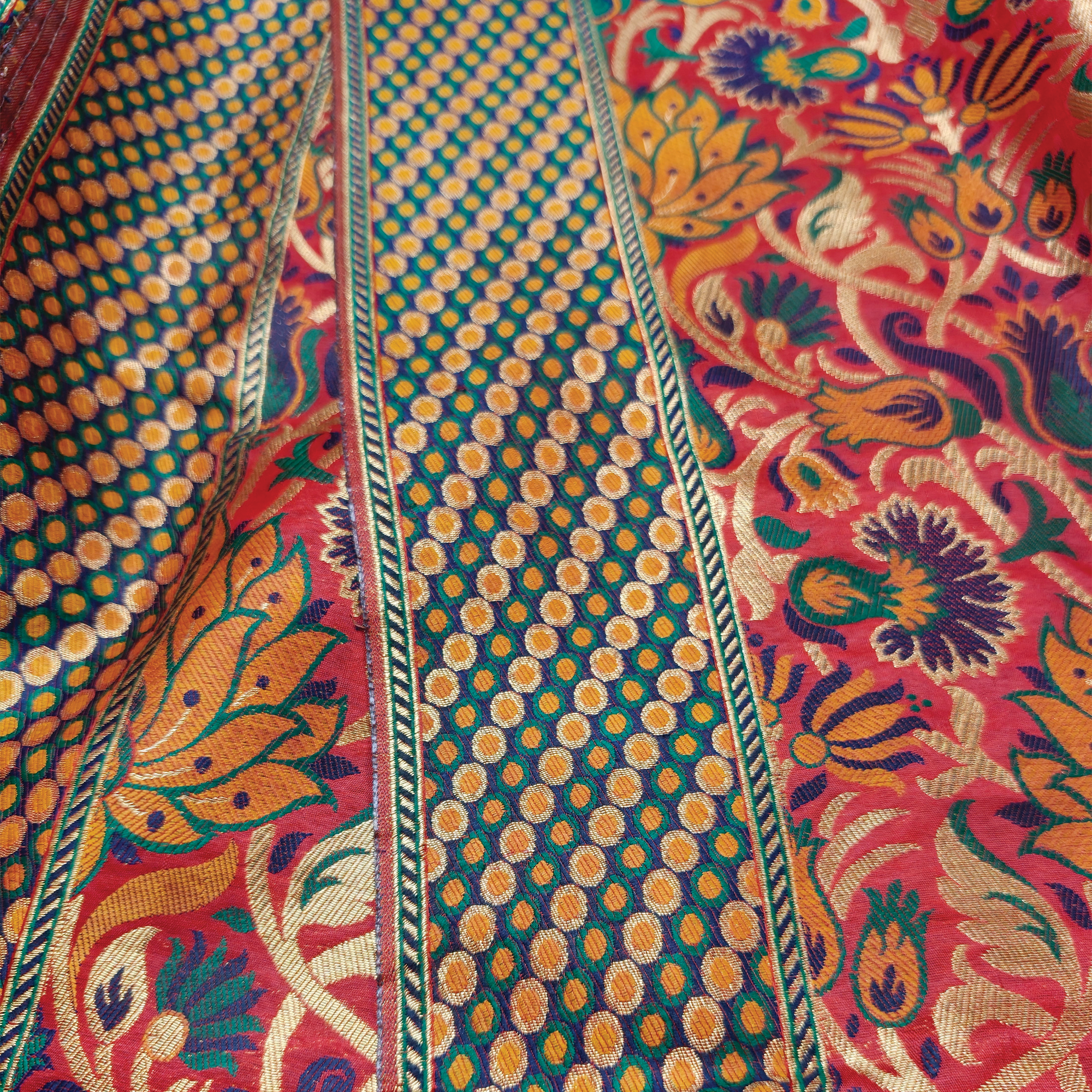 Lalzar-e-Gul – Satin Jamawar Kamkhwab with Floral Art Borders