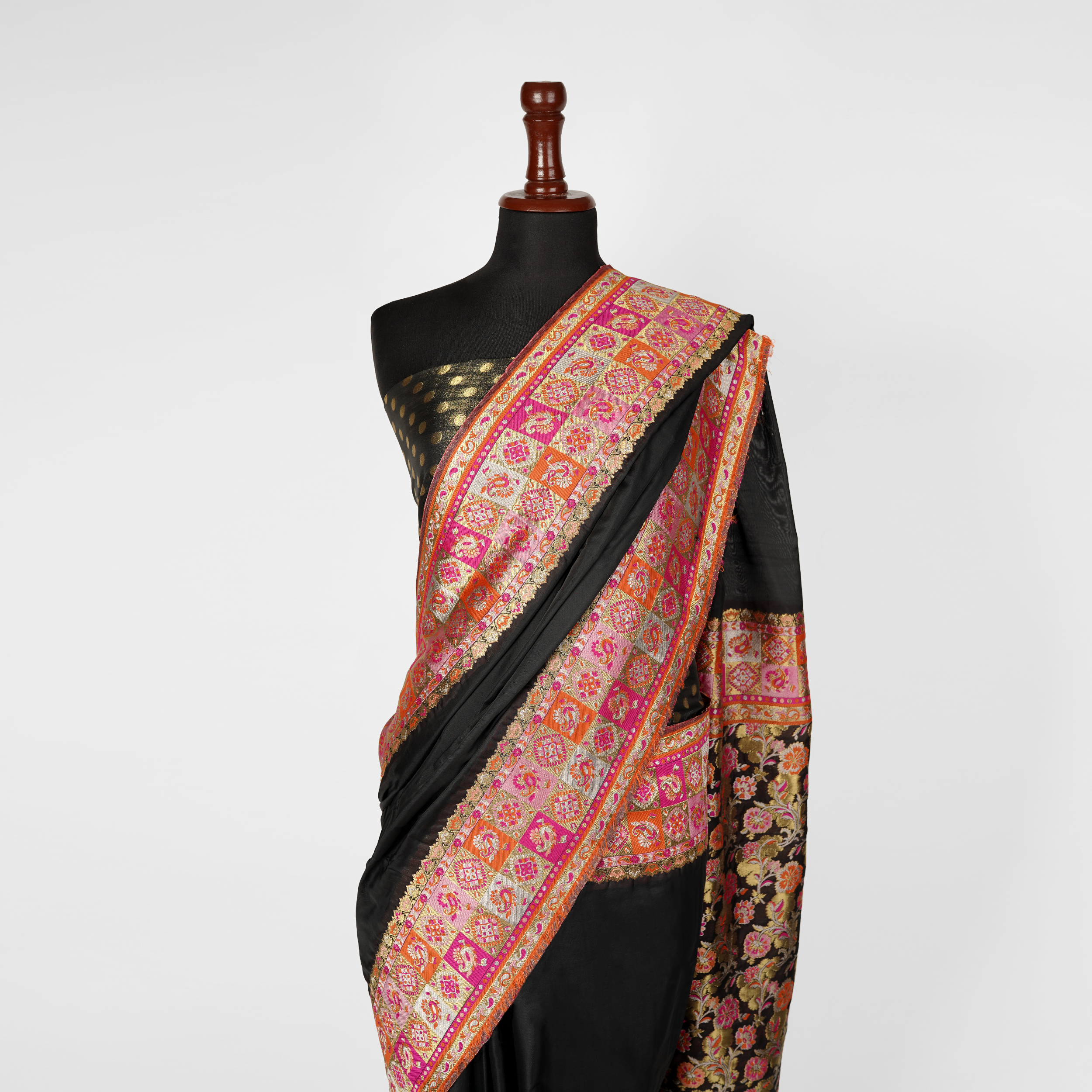 'Siyahkaar' – Multi-Buti Border Saree