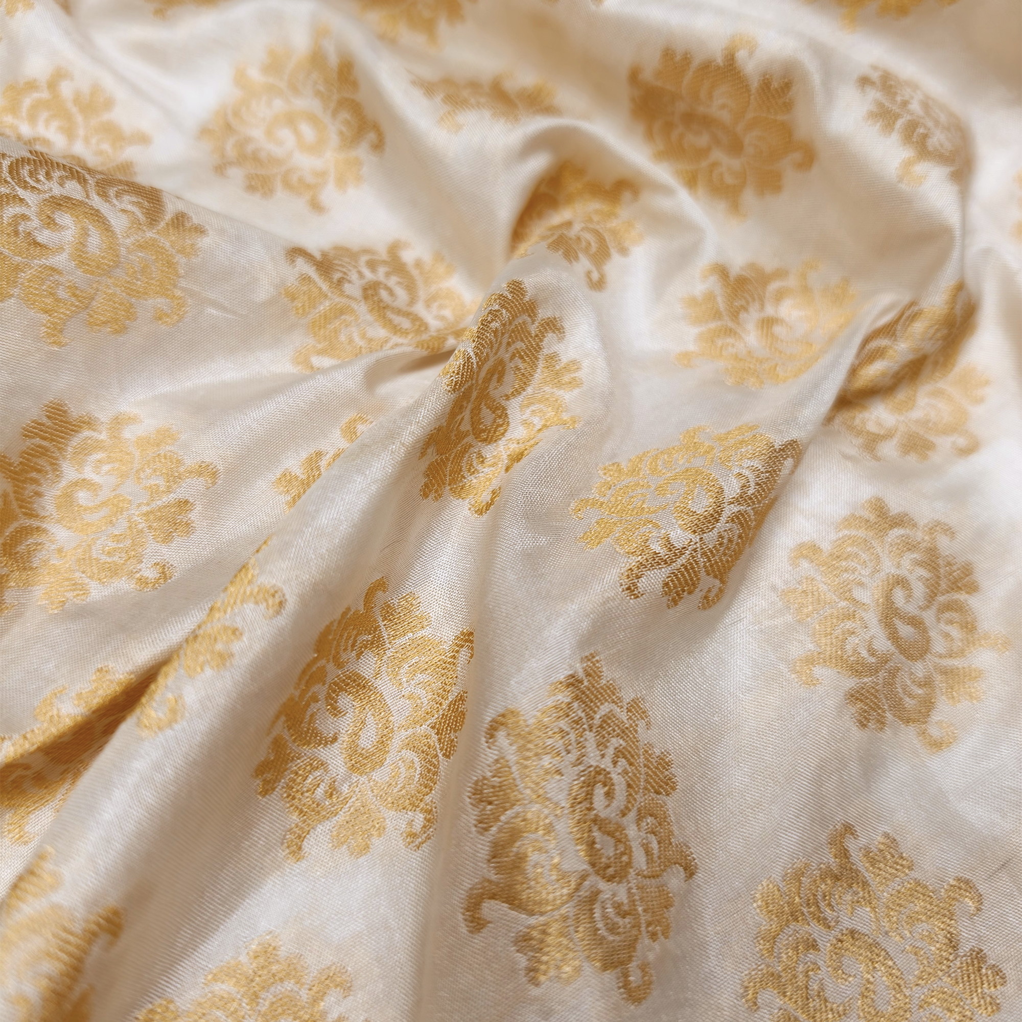 Baarish — Pure Katan Silk with Floral Carry Bunch