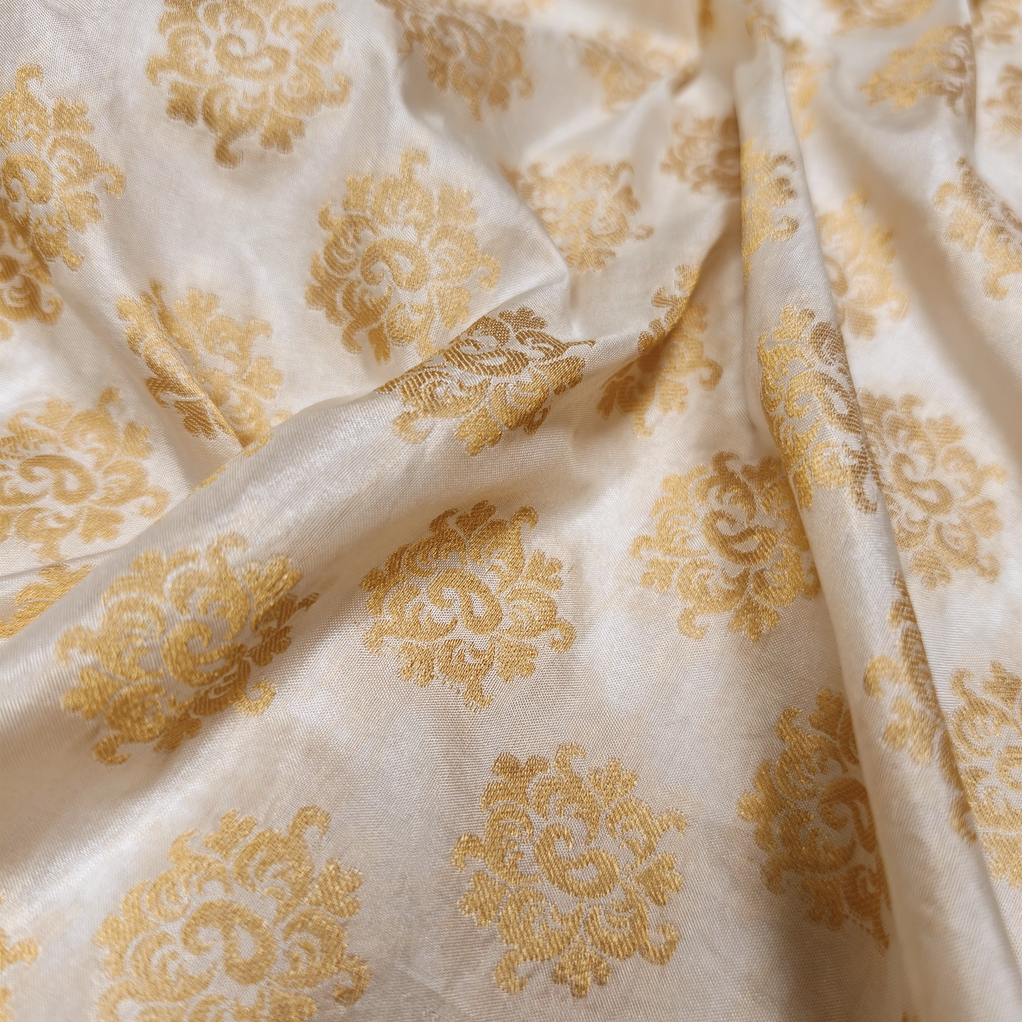 Baarish — Pure Katan Silk with Floral Carry Bunch