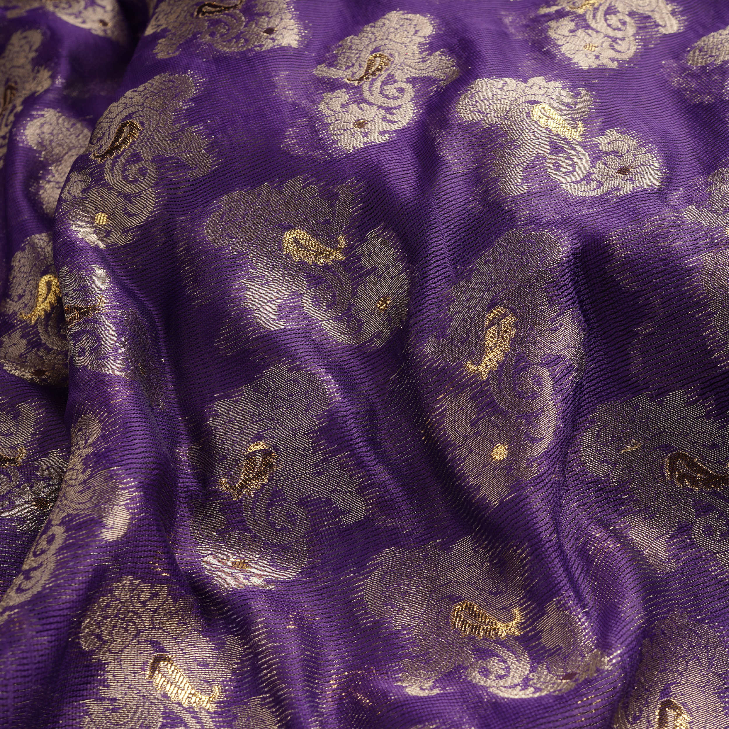 Mahveen – Loom Net Fabric with Golden Zari Bunch