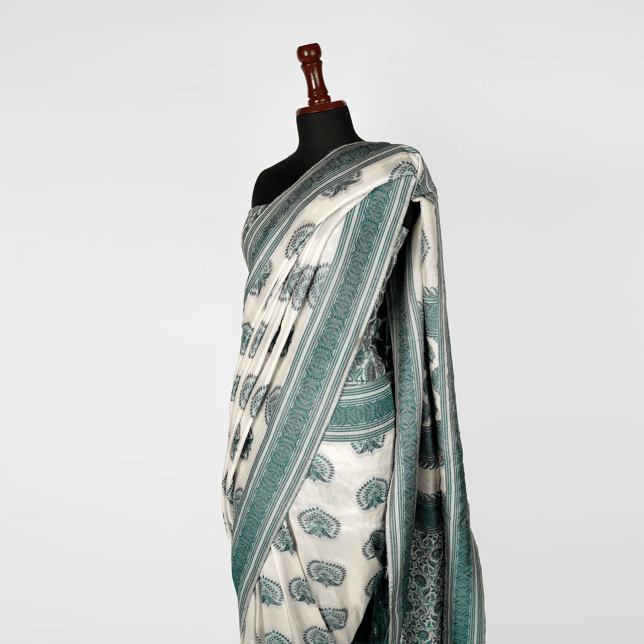 'Hania' – Peacock Bunch & Pattern Border Saree - Zahra Maham