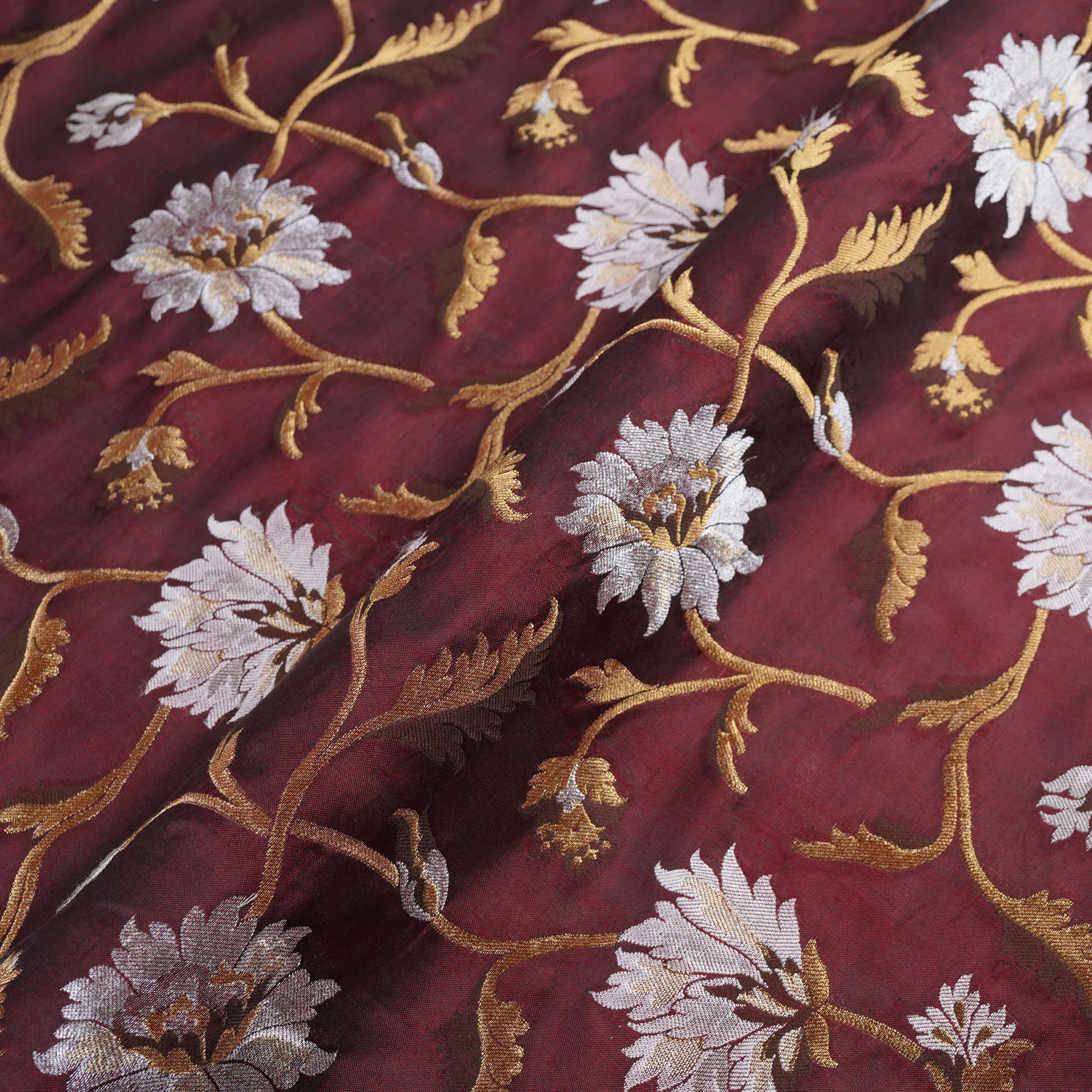 Rang-e-Shumar– Pure Katan Poth (Yarn Dyed | Floral Jaal | 4-Color Thread | Golden & Silver Zari)