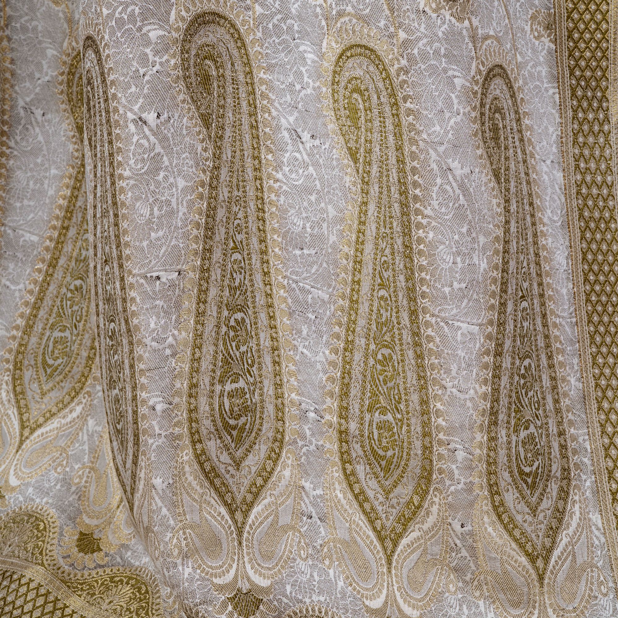 Libaas-e-Raunaq – Pure Atlas Shawl