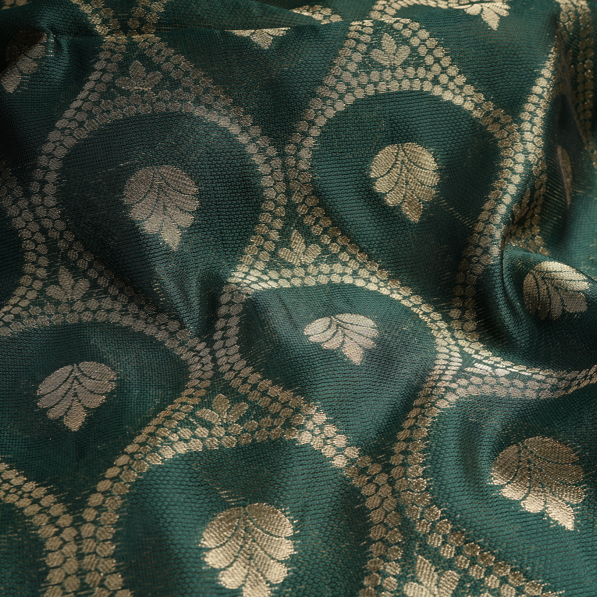 Shehnai – Loom Net Fabric with Golden Zari Bunch