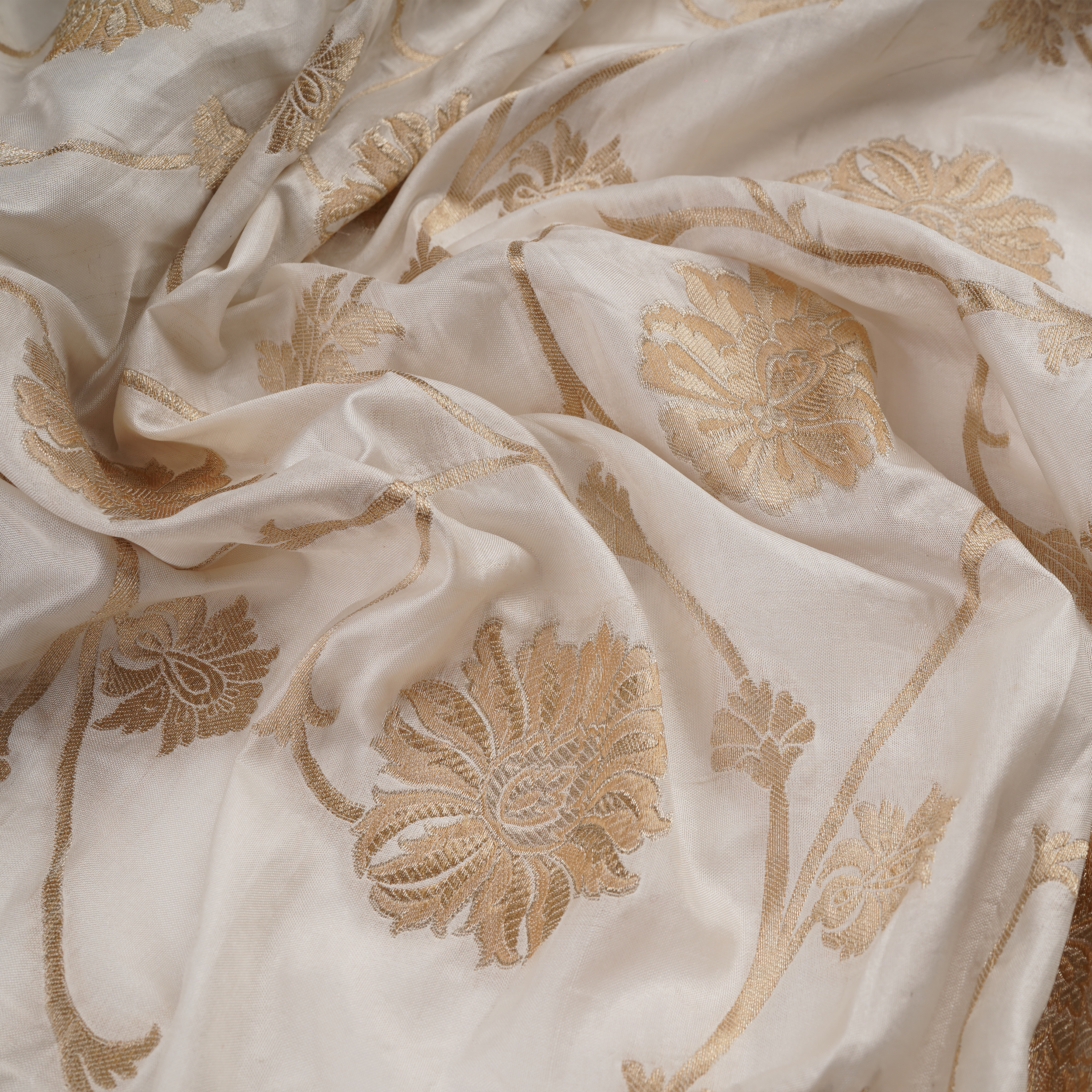 Rang-e-Jameel– Pure Katan Poth (Yarn Dyed | Floral Jaal | 3-Color Thread | Golden & Silver Zari)