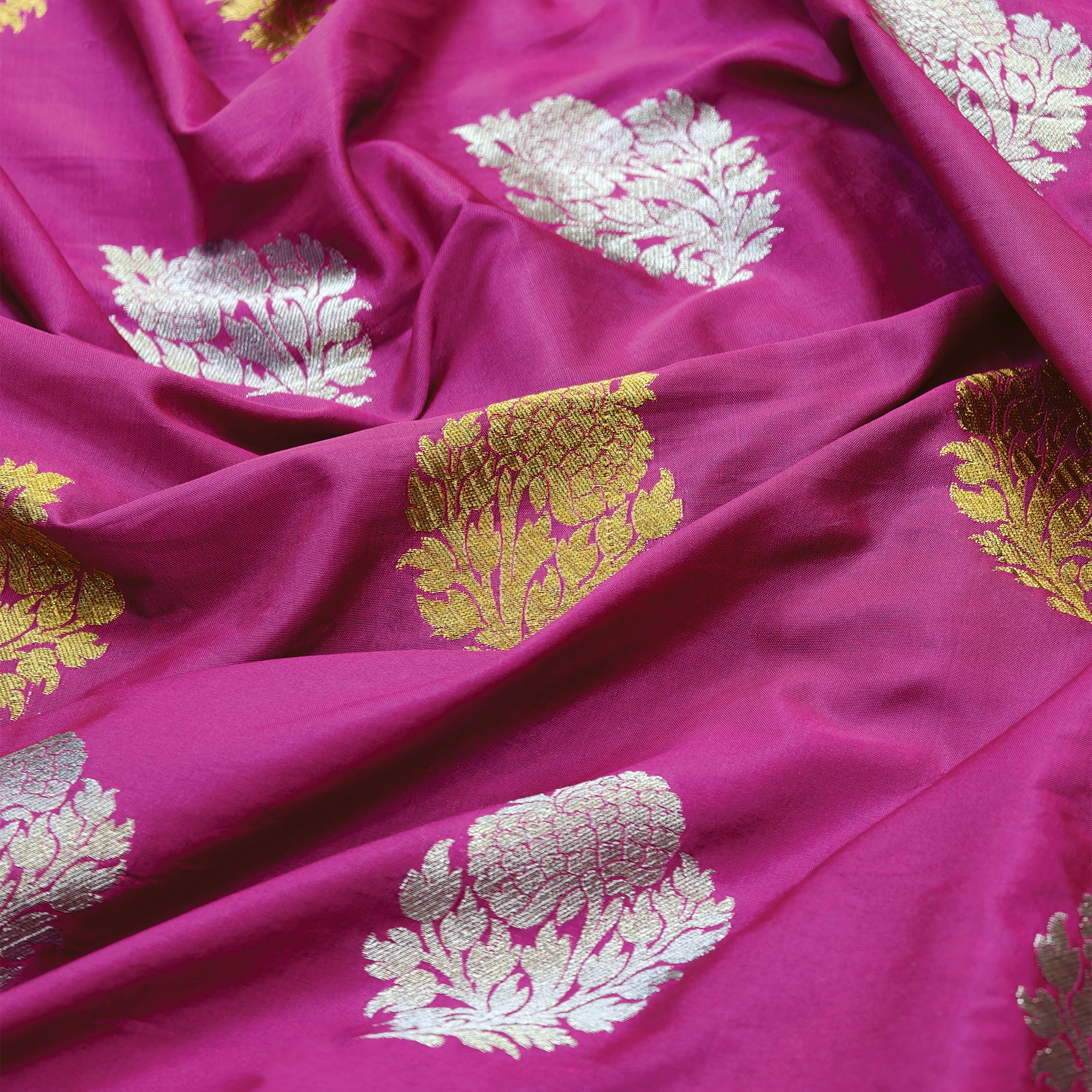 Zarveen Luxe – Mughal Bunch