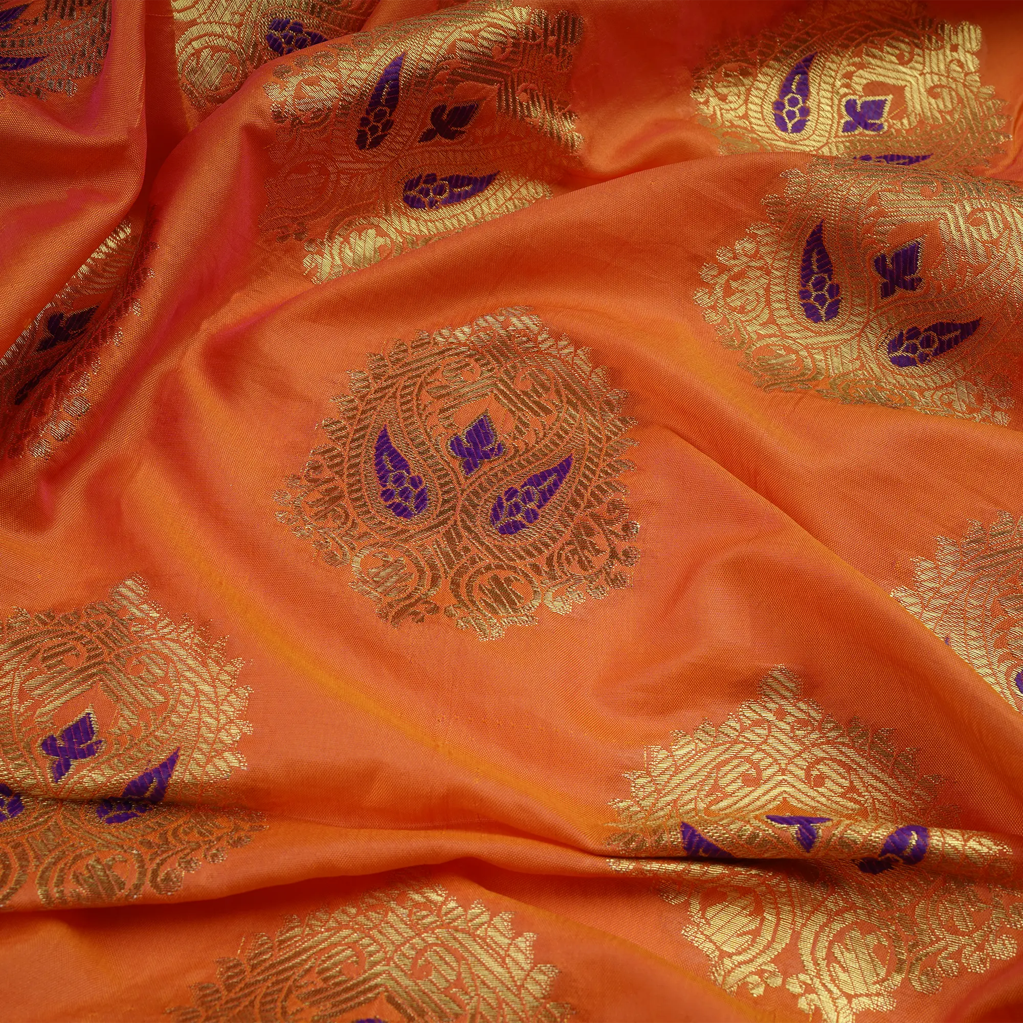 Nayab Gulshan – Blended Katan Silk with Bunch Pattern - Zahra Maham