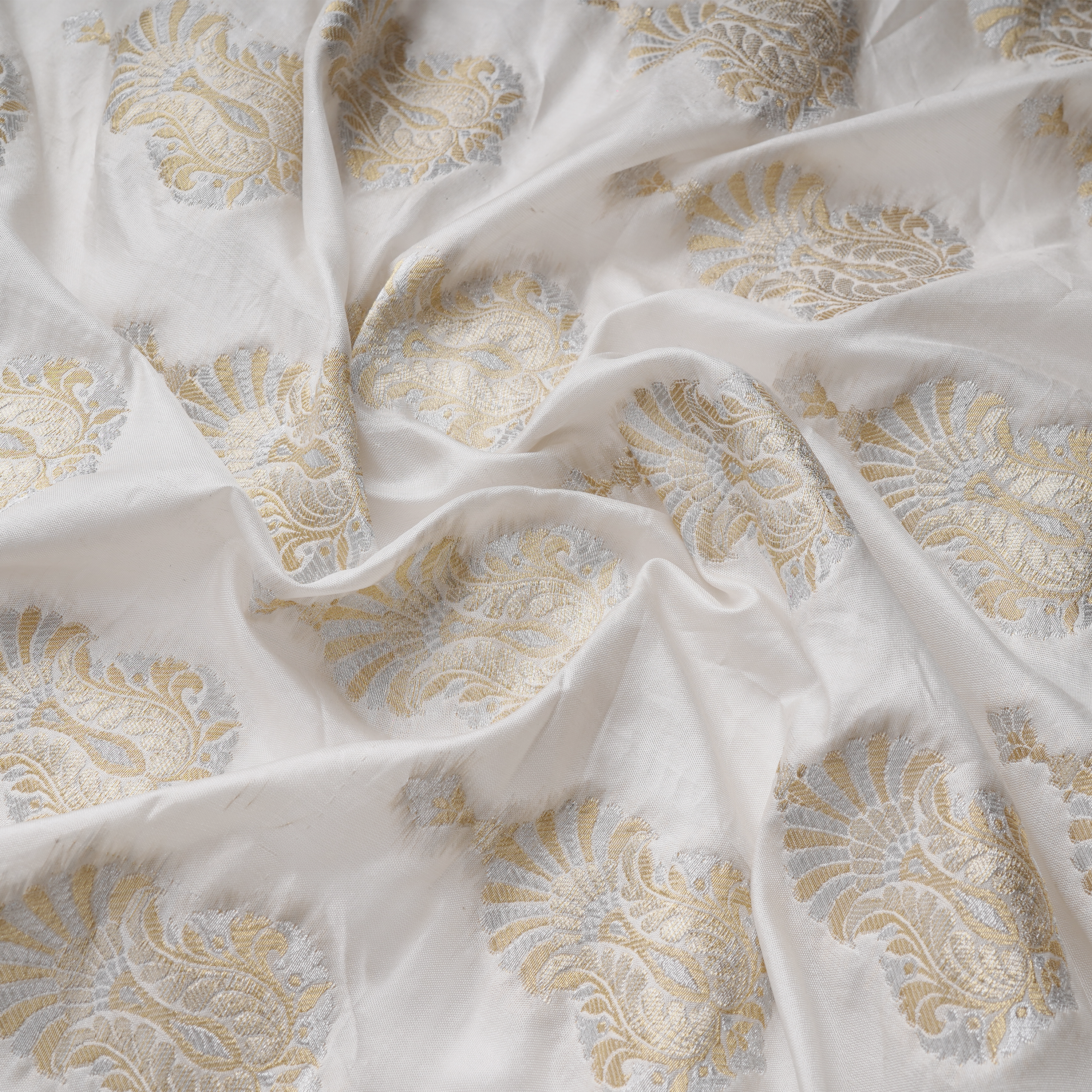 Tajdar-e-Naksh – Pure Katan (Mughal Taj Bunch | 3-Color Thread | Golden & Silver Zari)