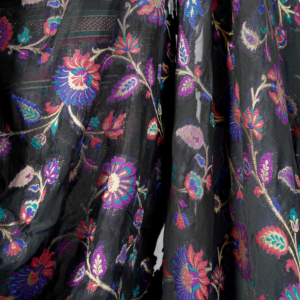 'Noor-e-Siyah' – Floral Jaal & Mughal Border Saree