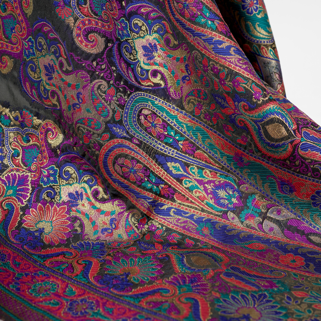 'Noor-e-Siyah' – Floral Jaal & Mughal Border Saree