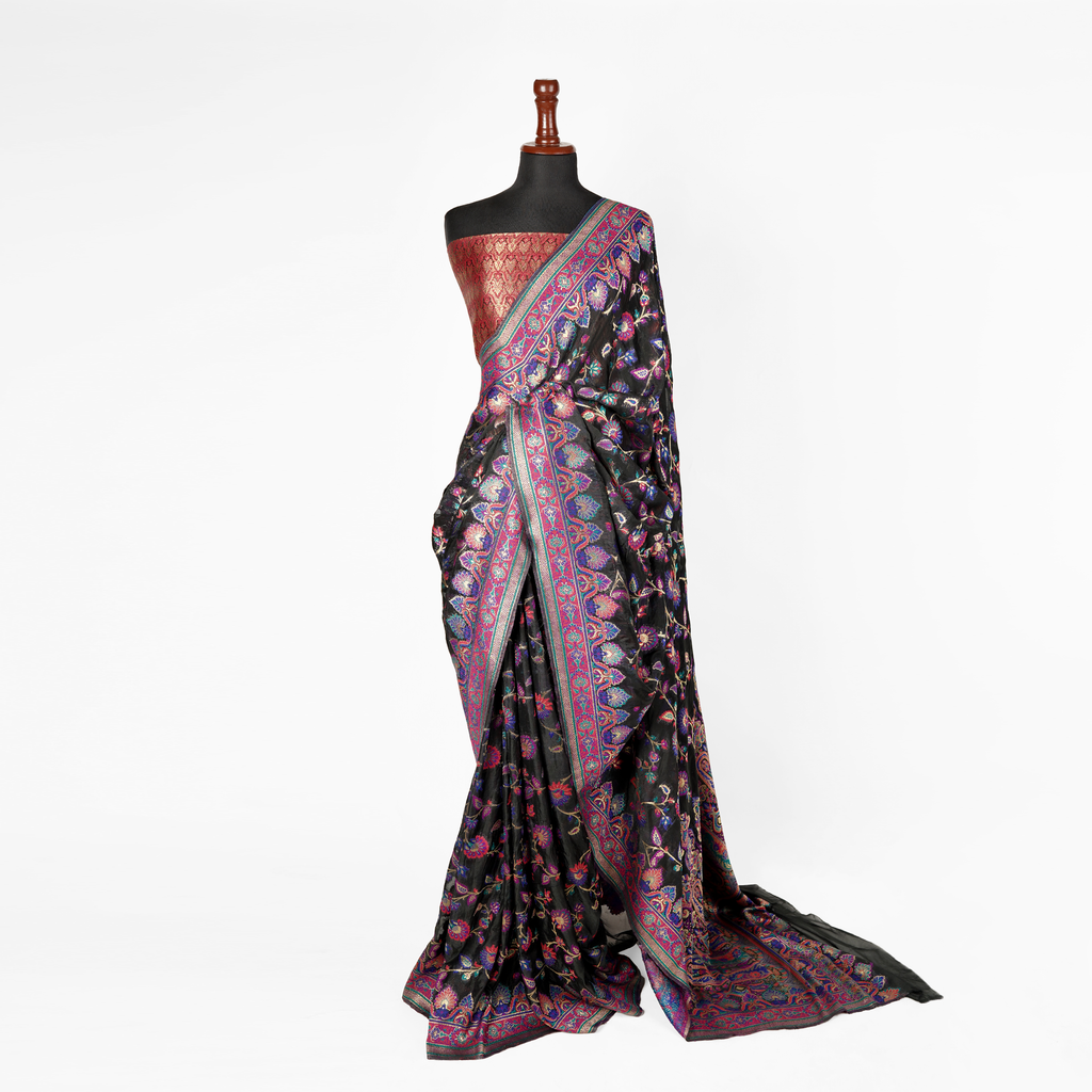 'Noor-e-Siyah' – Floral Jaal & Mughal Border Saree