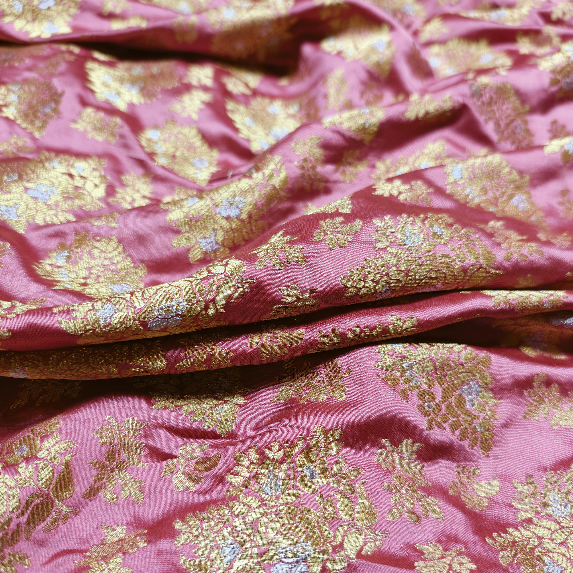 Zewaar – Pure Katan Satin Floral Bunch