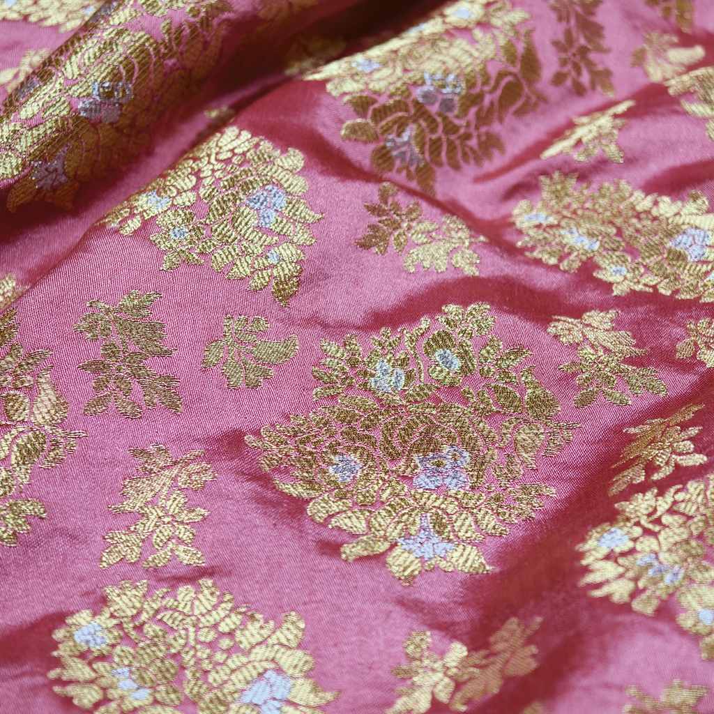 Zewaar – Pure Katan Satin Floral Bunch
