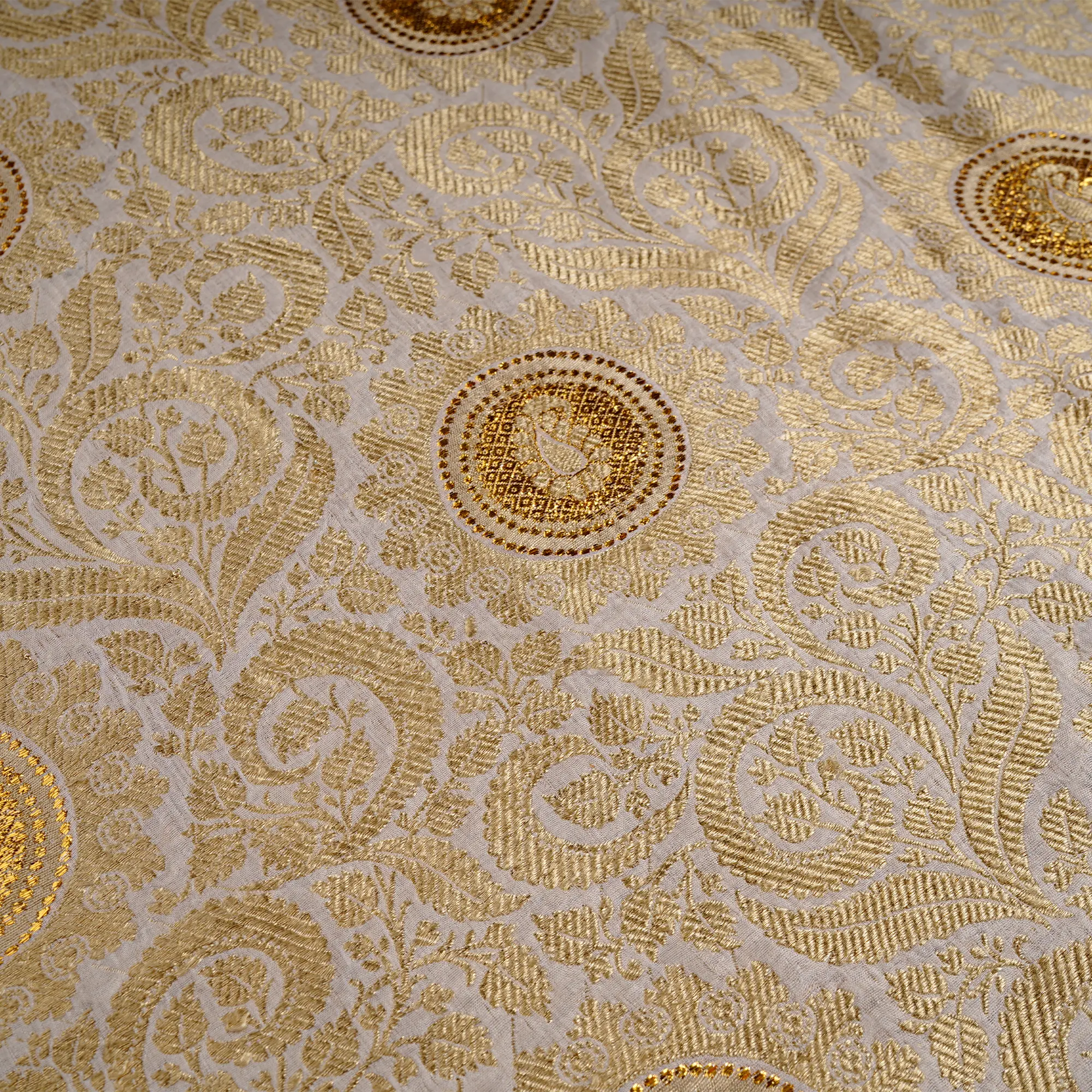 Zareen Kaar – Pure Katan Atlas with Zari Motifs Zahra Maham