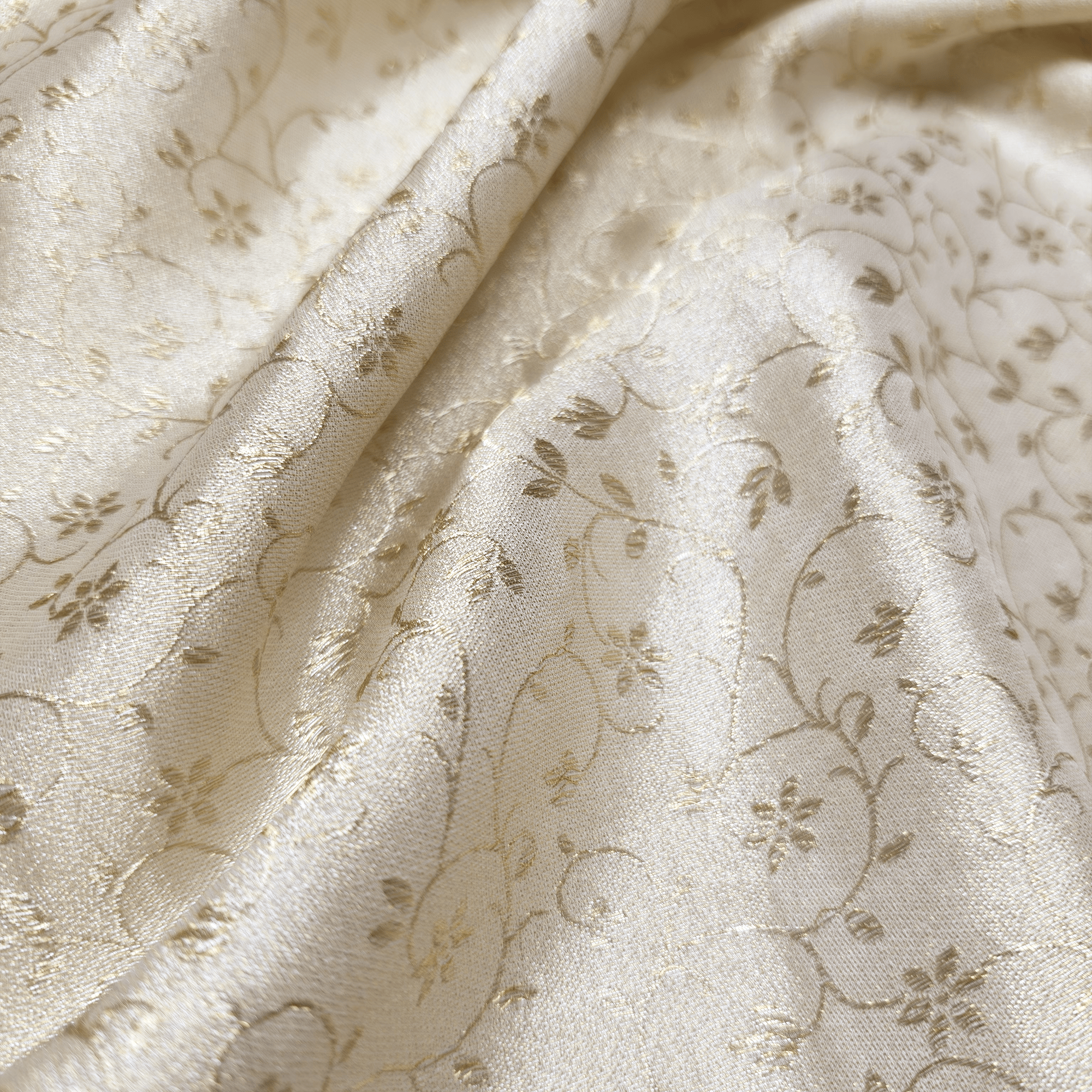 Shehnaz-e-Noor – Pure Mulberry Lama Silk Reversible Floral Weave - Zahra Maham