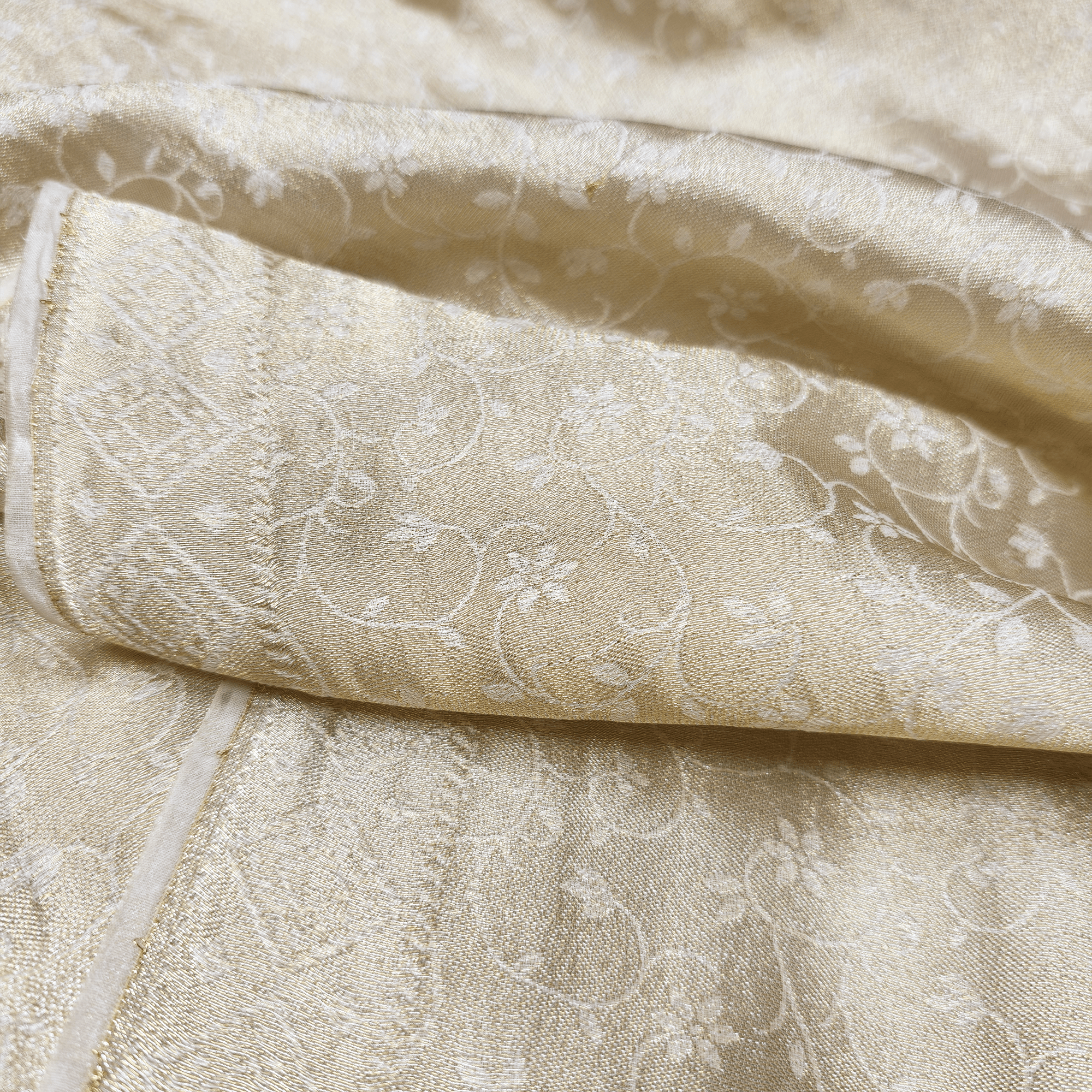 Shehnaz-e-Noor – Pure Mulberry Lama Silk Reversible Floral Weave - Zahra Maham
