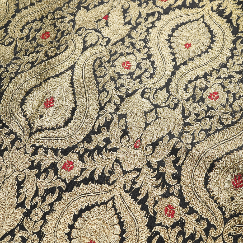 Rang-e-Mughal – Satin with 4-Color Weave & Mughal Pattern