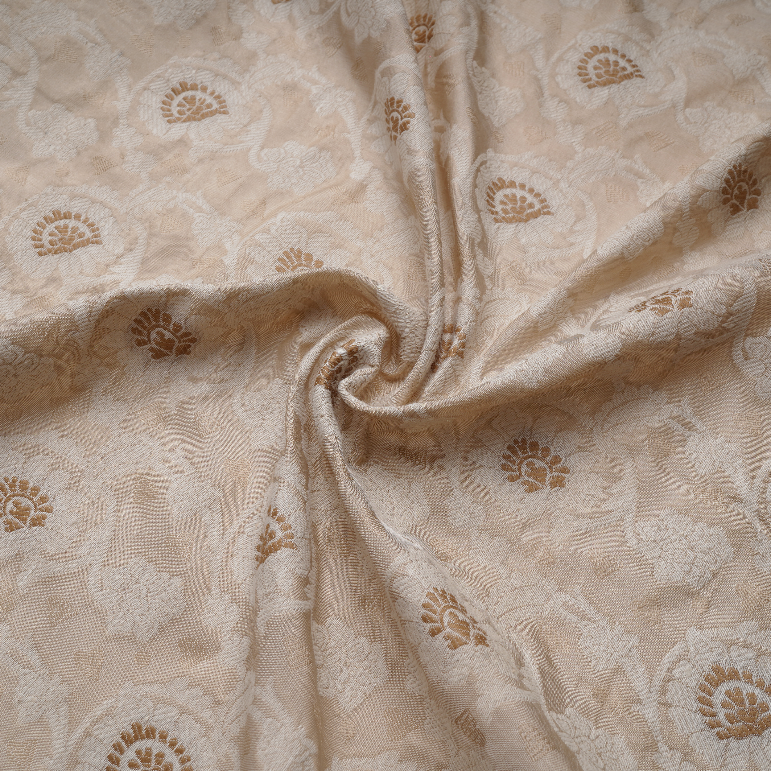Arveen – Karandi Jamawar Fabric