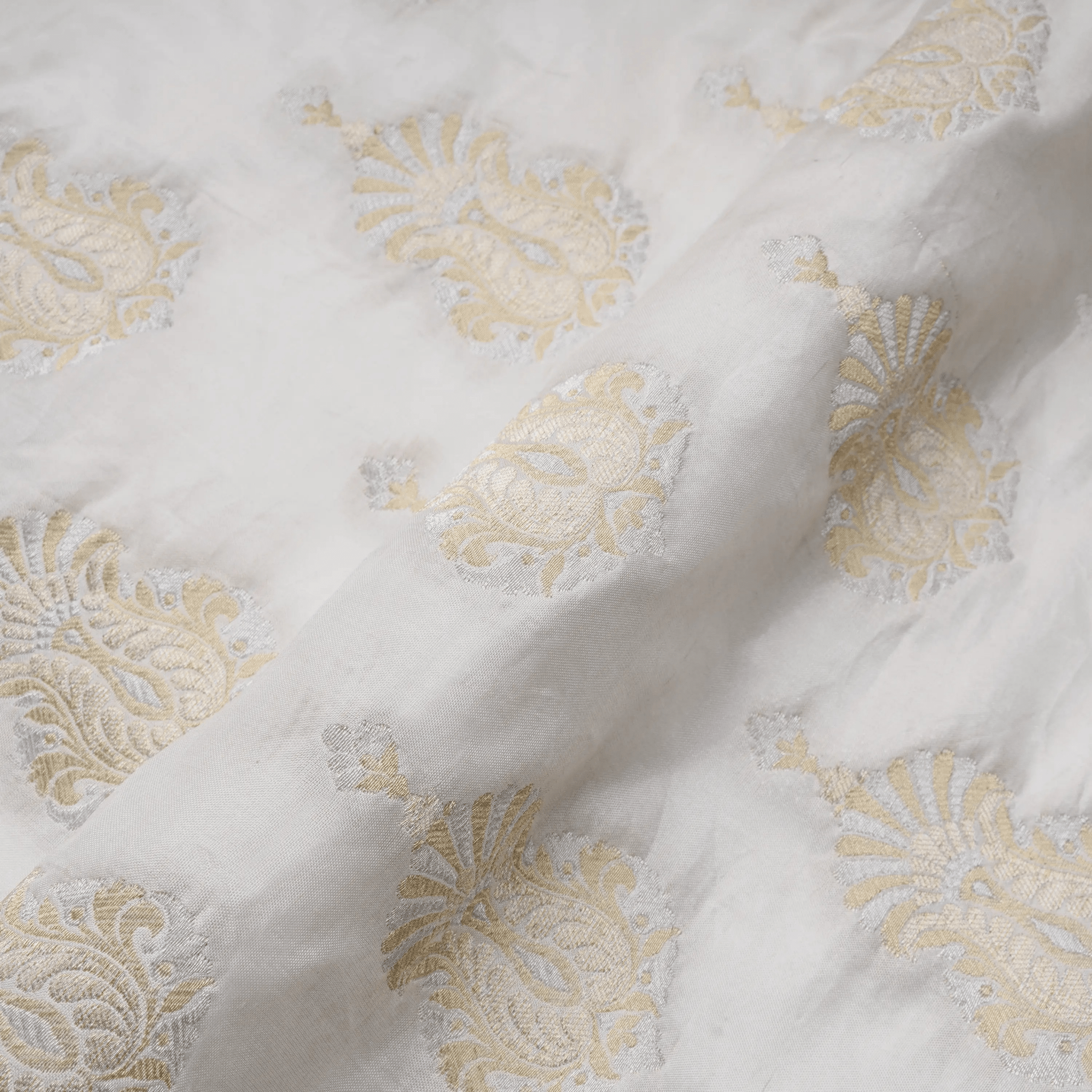 Tajdar-e-Naksh – Pure Katan (Mughal Taj Bunch | 3-Color Thread | Golden & Silver Zari) - Zahra Maham