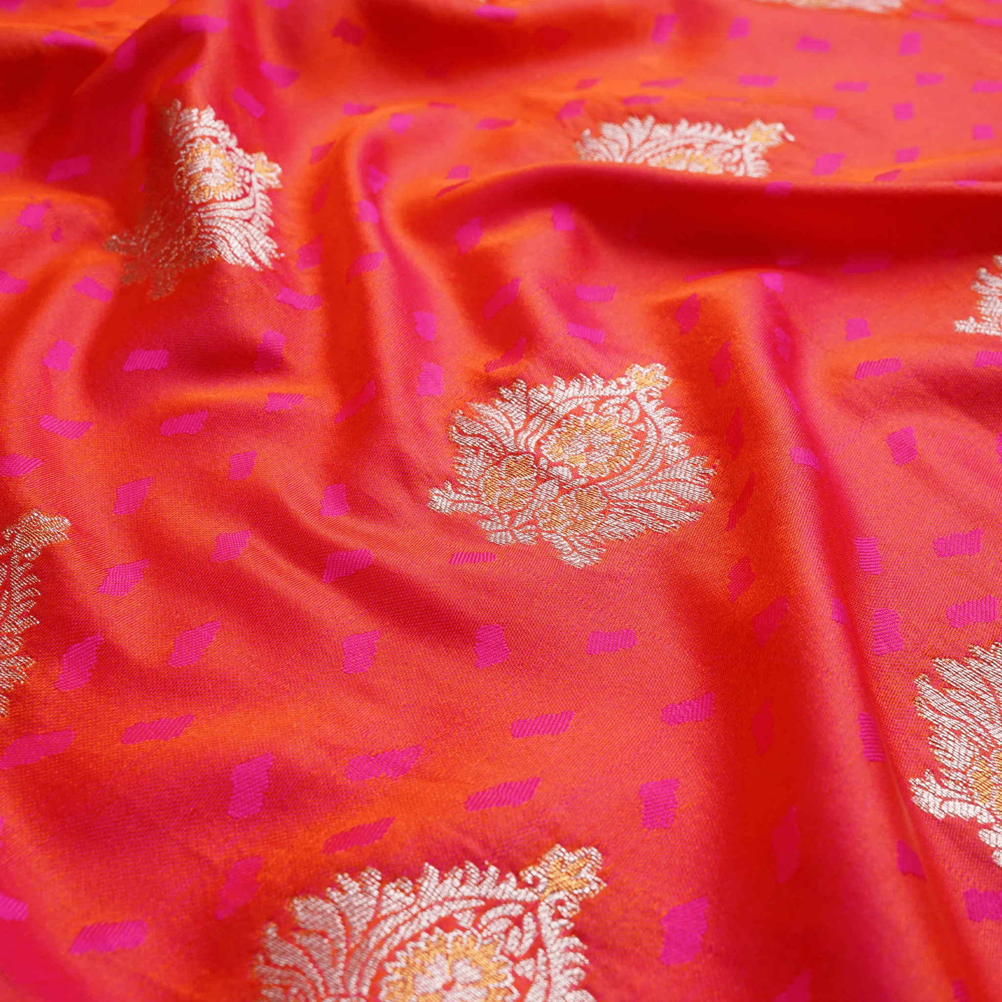 Tehreez – Self Jamawar Satin Tehra with Mughal Bunch - Zahra Maham