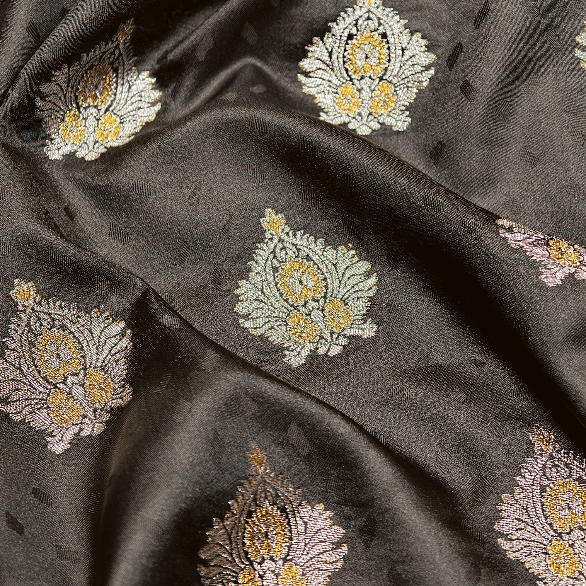 Tehreez – Self Jamawar Satin Tehra with Mughal Bunch - Zahra Maham