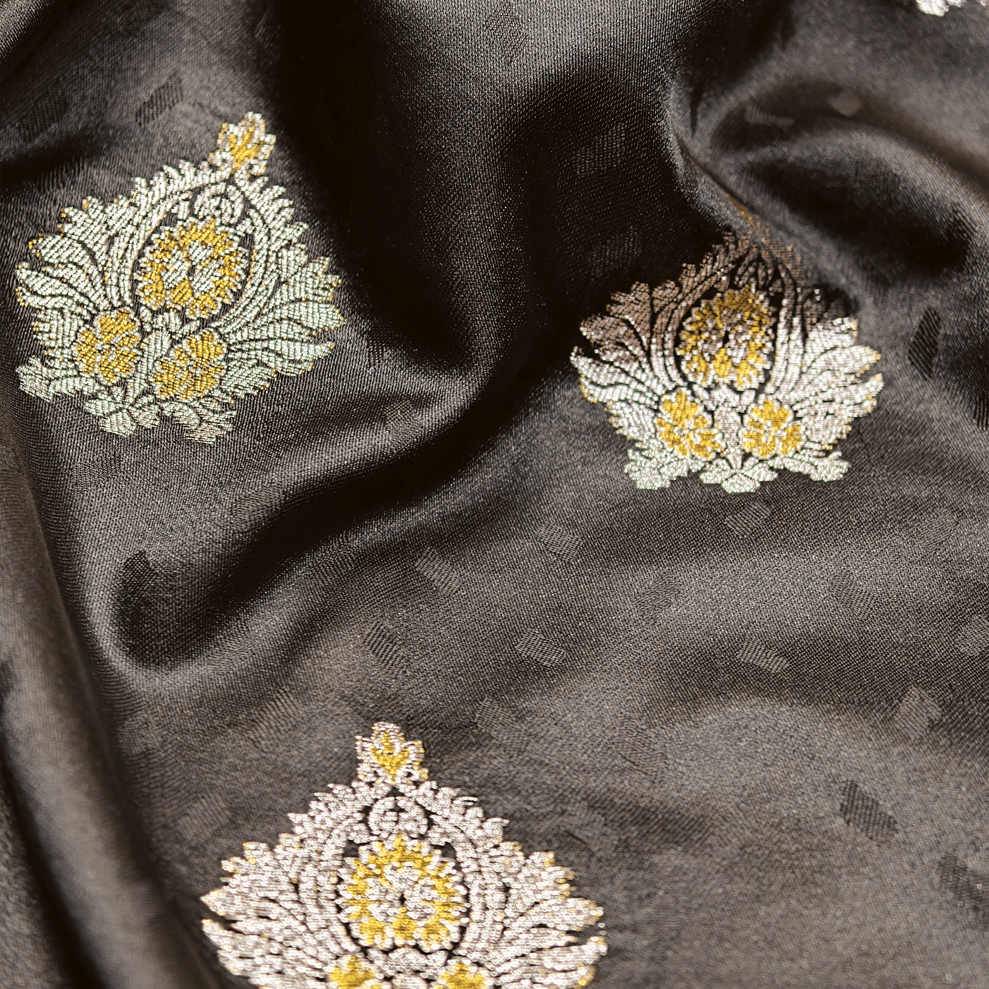Tehreez – Self Jamawar Satin Tehra with Mughal Bunch - Zahra Maham